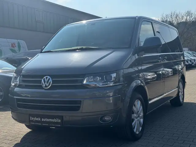 Volkswagen T5 Transporter Bus Multivan Highline 4Motion