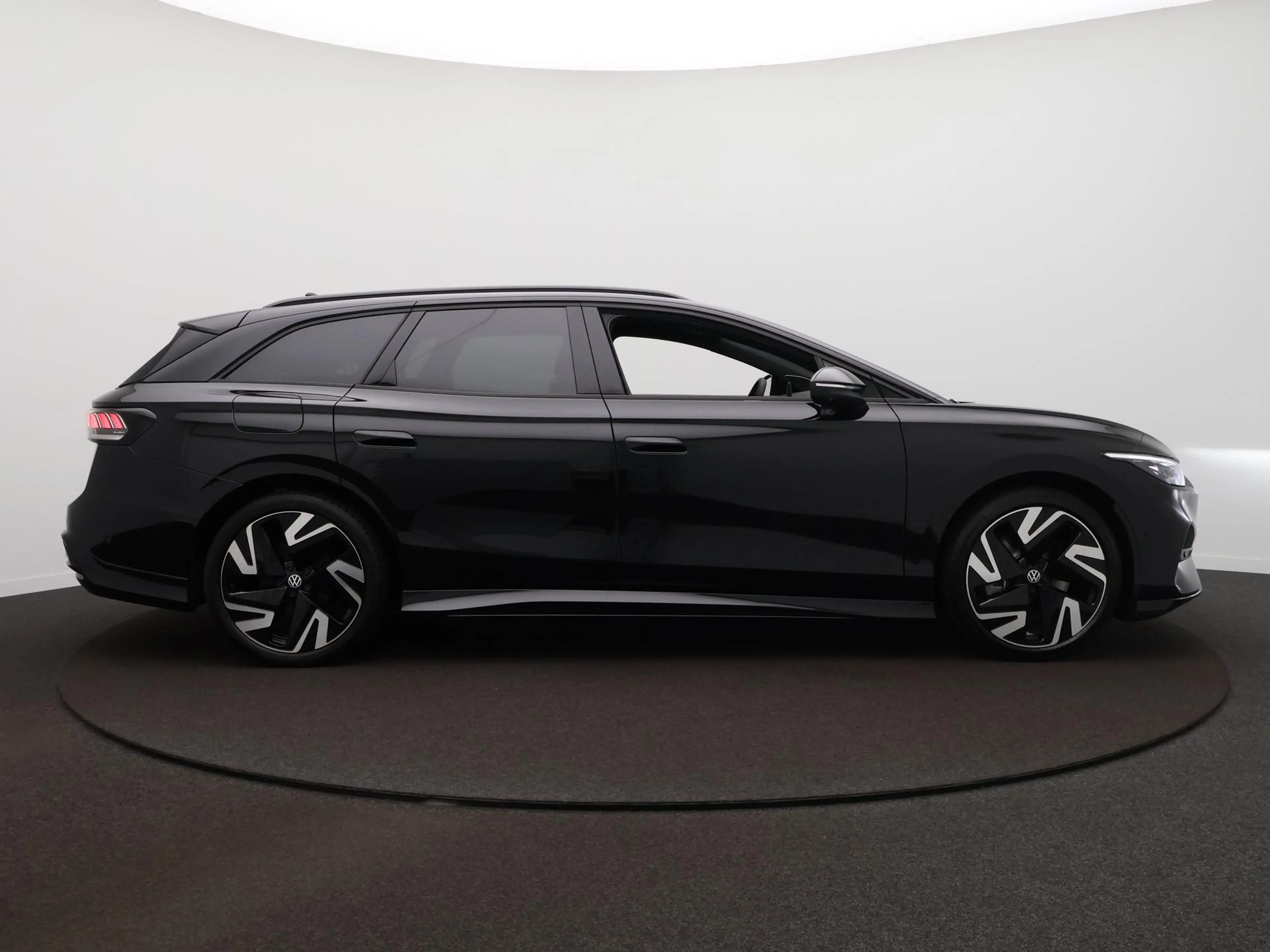 Volkswagen ID.7 Tourer Pro Limited Edition 77 kWh accu 210 kW / 28 — photo 4