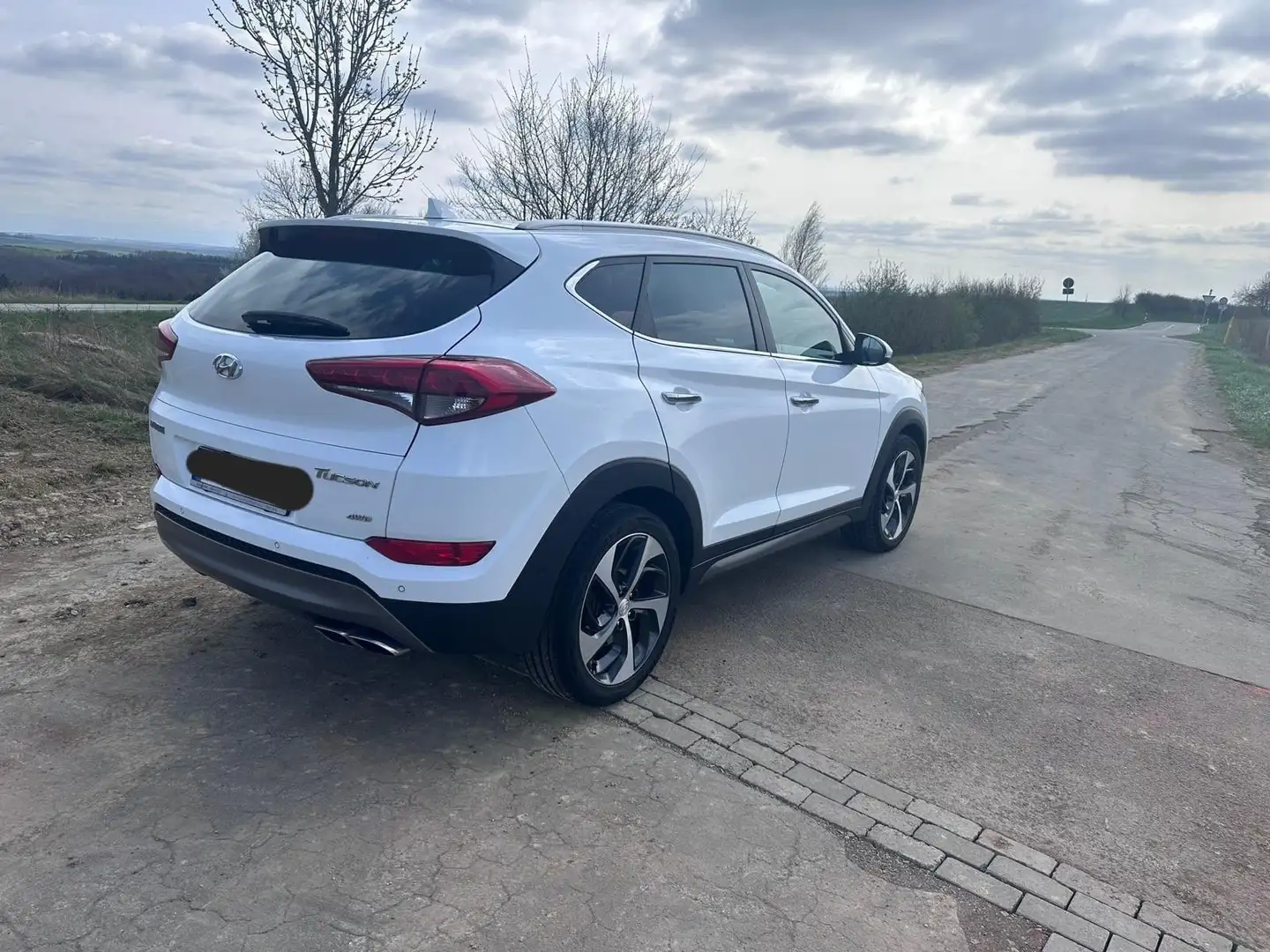 Hyundai TUCSON 2.0 CRDi 4WD Automatik Advantage - 1