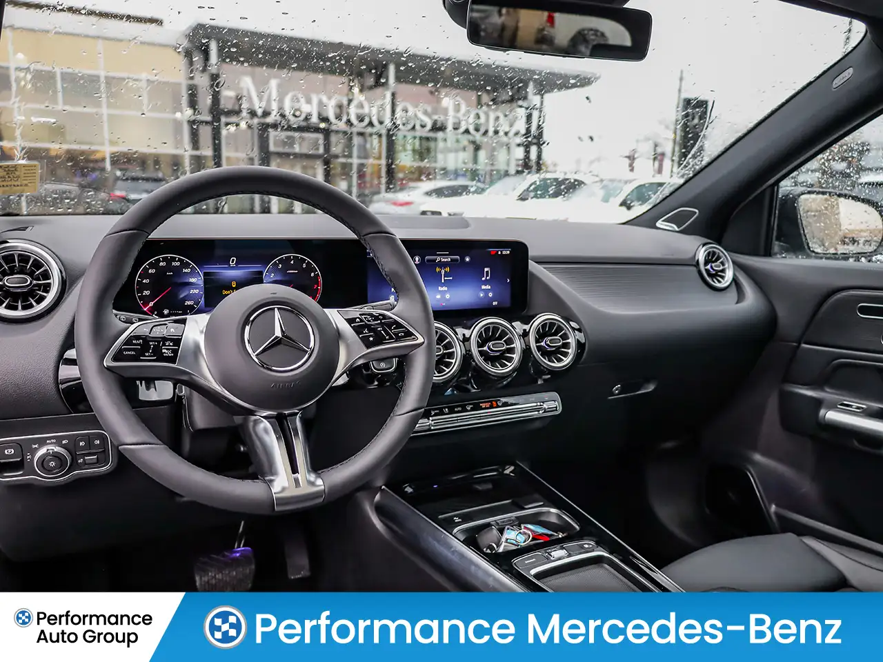 Mercedes-Benz GLA снимка Mercedes-Benz GLA