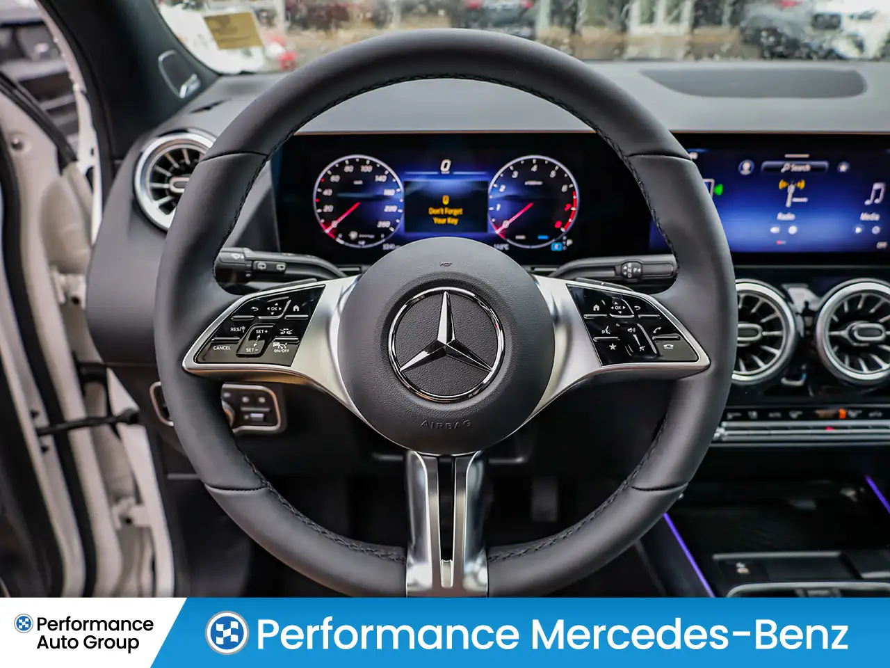Mercedes-Benz GLA снимка Mercedes-Benz GLA