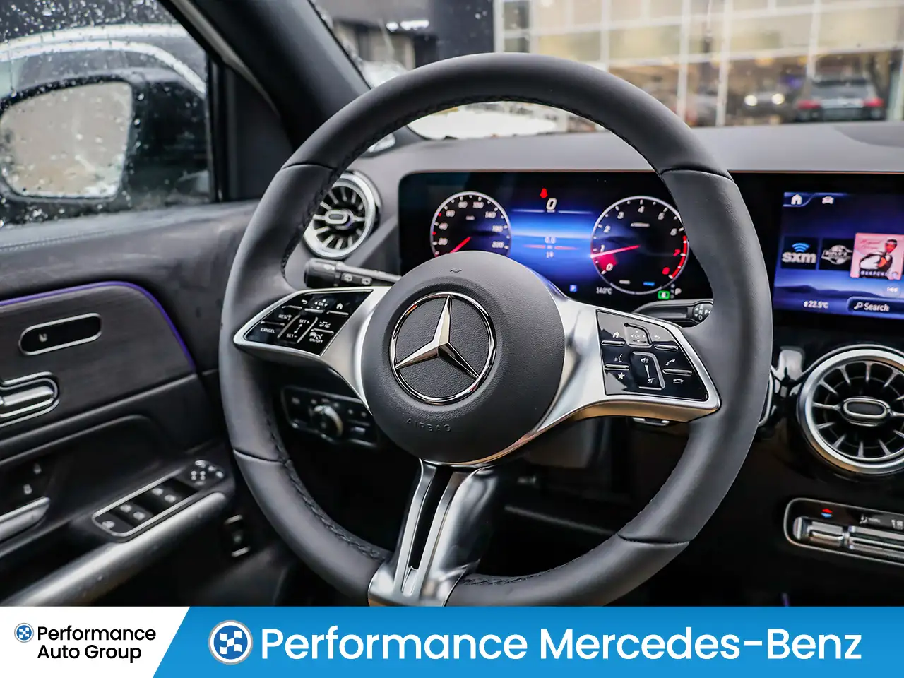 Mercedes-Benz GLA снимка Mercedes-Benz GLA
