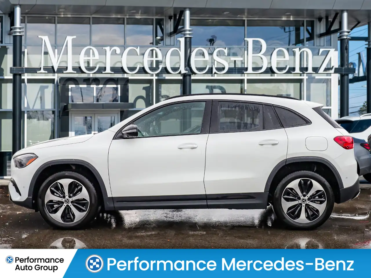Mercedes-Benz GLA снимка Mercedes-Benz GLA