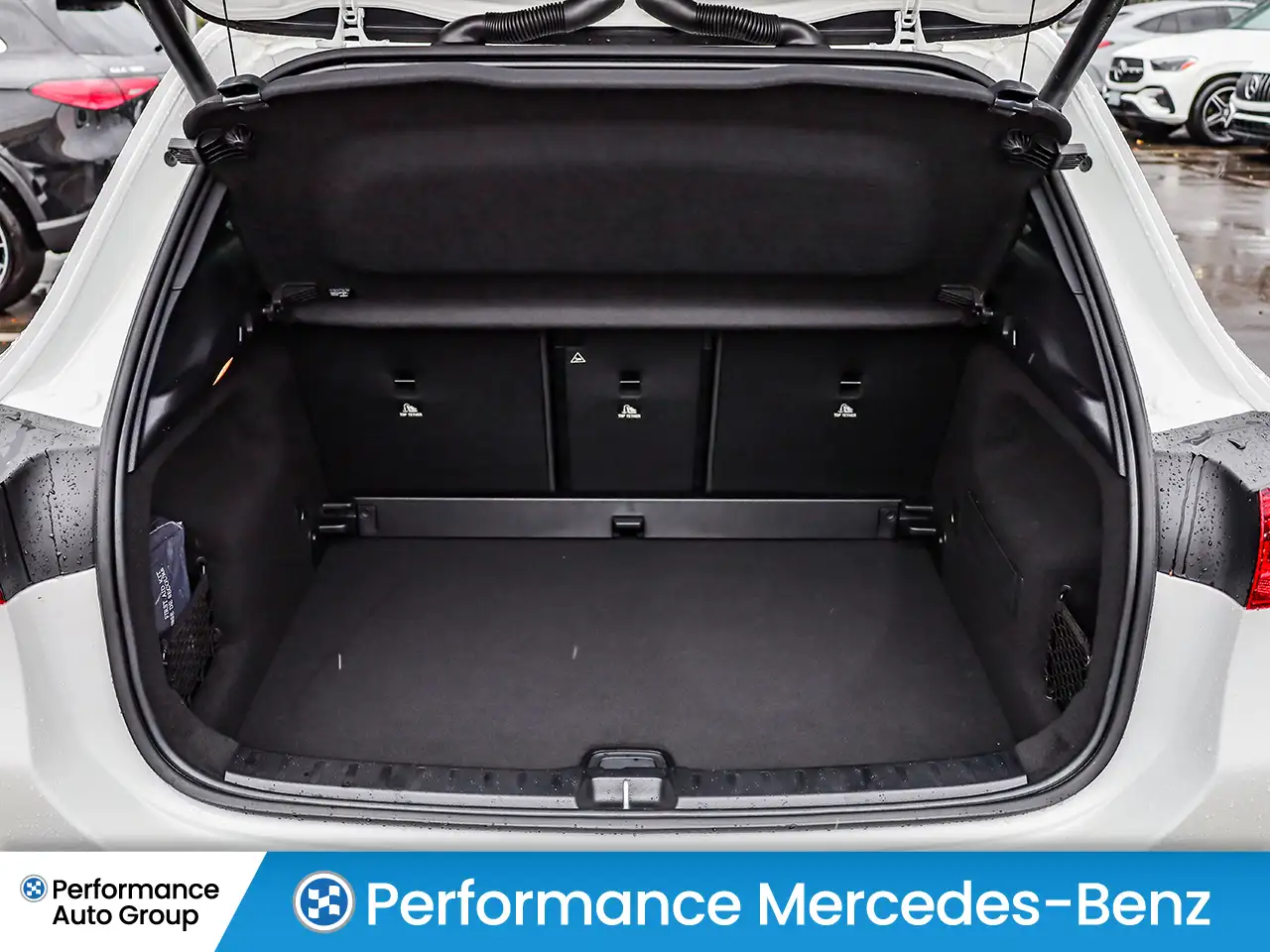Mercedes-Benz GLA снимка Mercedes-Benz GLA
