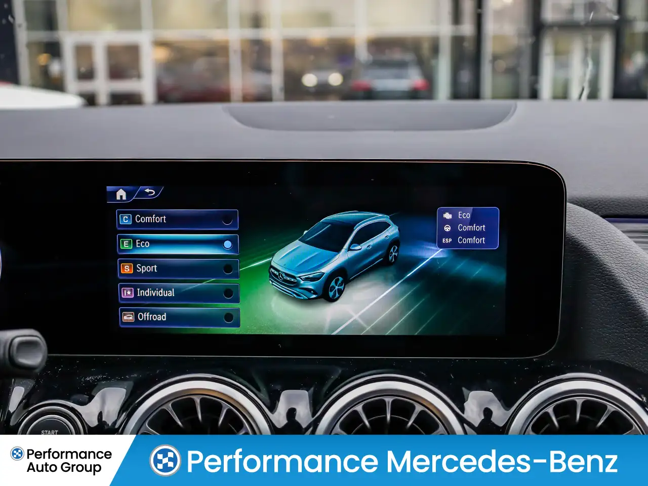 Mercedes-Benz GLA снимка Mercedes-Benz GLA