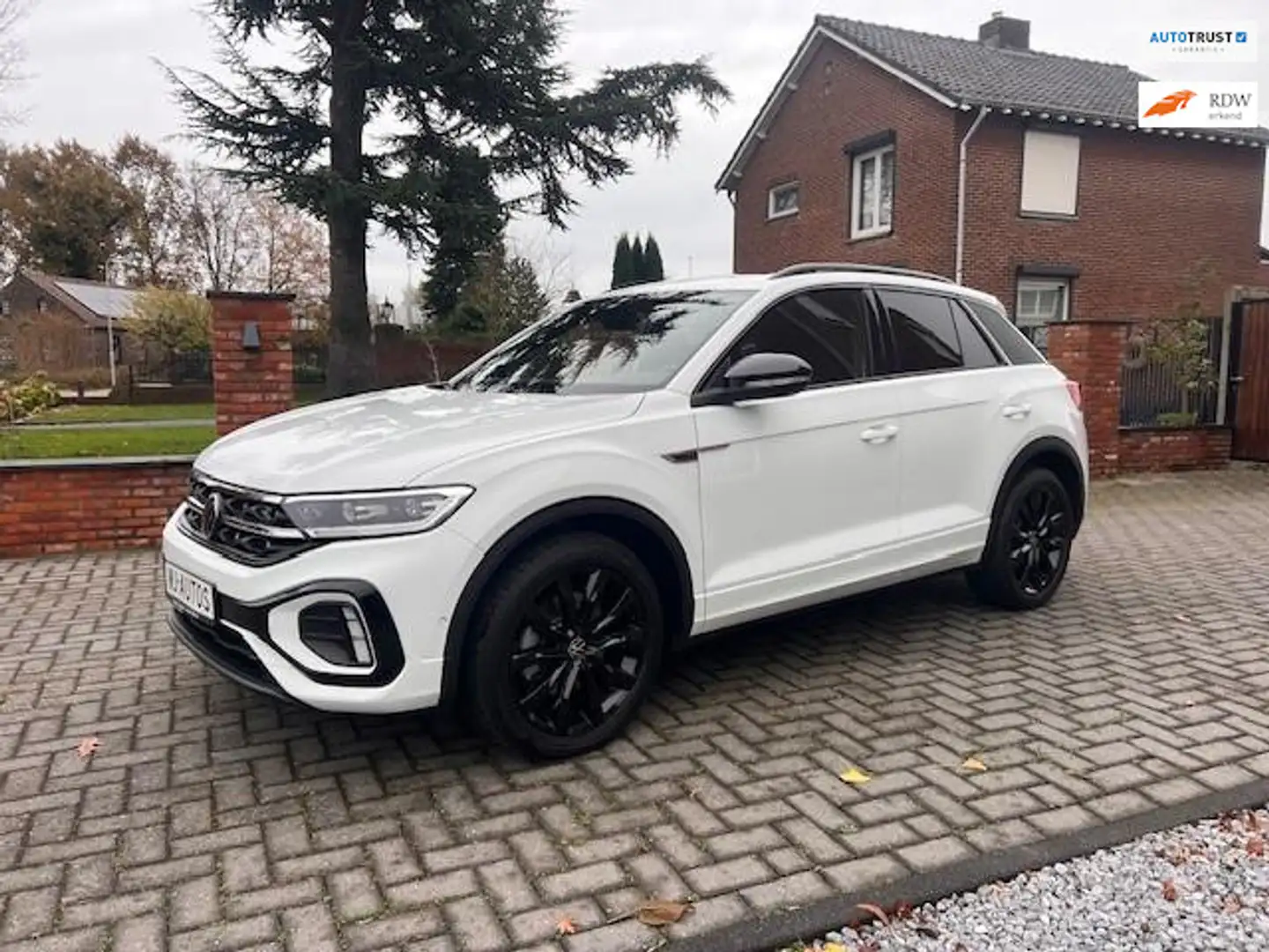 Volkswagen T-Roc 2.0 TSI 4Motion 190 pk Facelift 3x R-Line DSG/Pano Wit - 1
