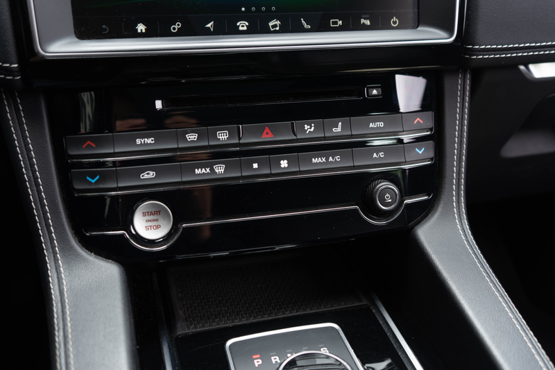 Jaguar F-Pace 2.0 Portfolio AWD 20d R-sport / Leder/ Virtual Coc — photo 10