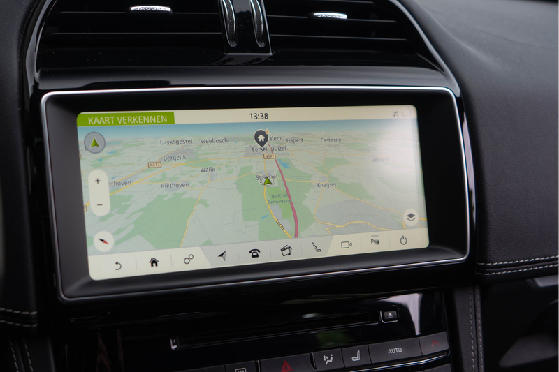 Jaguar F-Pace 2.0 Portfolio AWD 20d R-sport / Leder/ Virtual Coc — photo 12