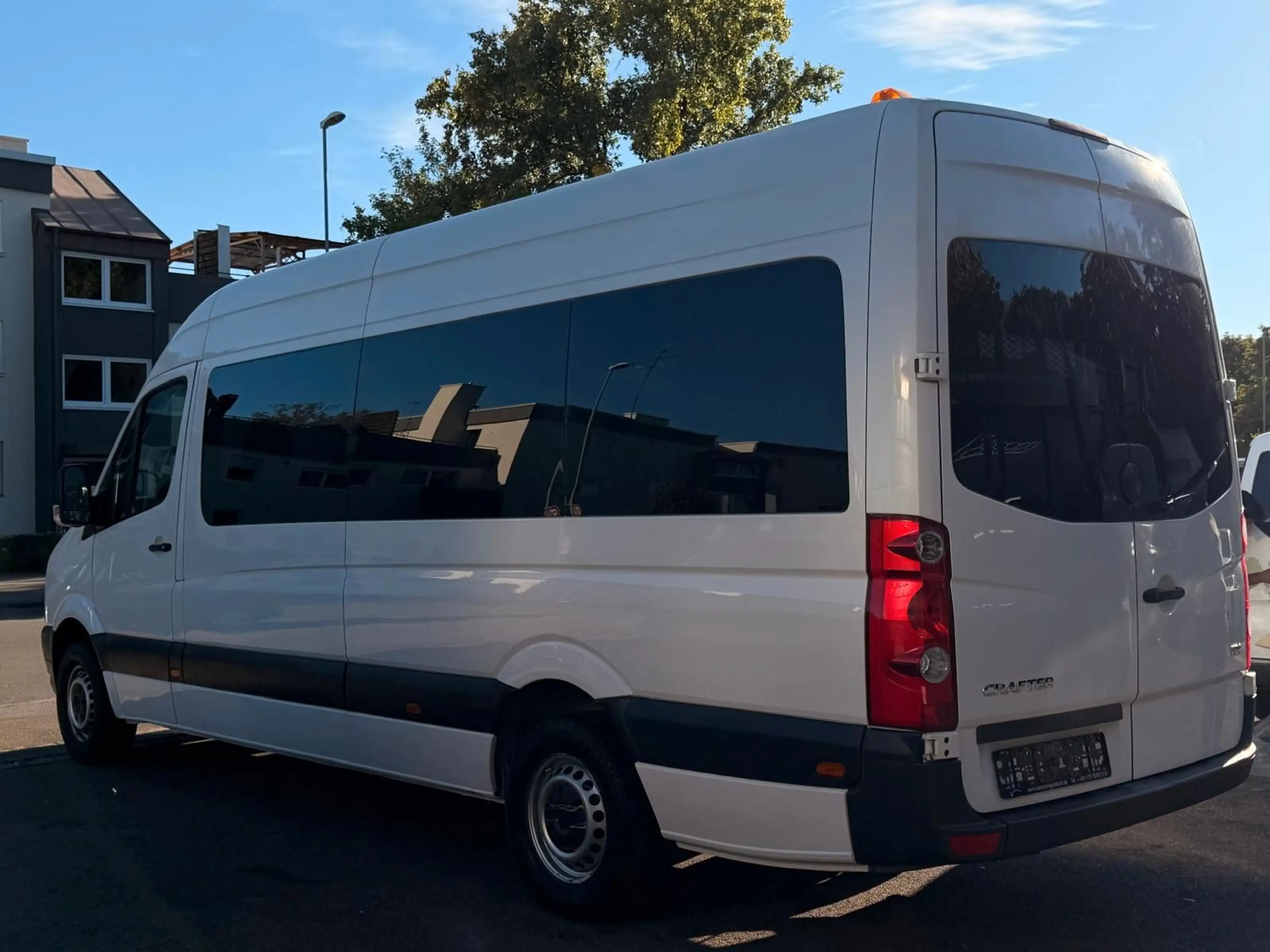 Volkswagen Crafter 6-sitzer 35 L3H2 lang rollstuhl klima — photo 3