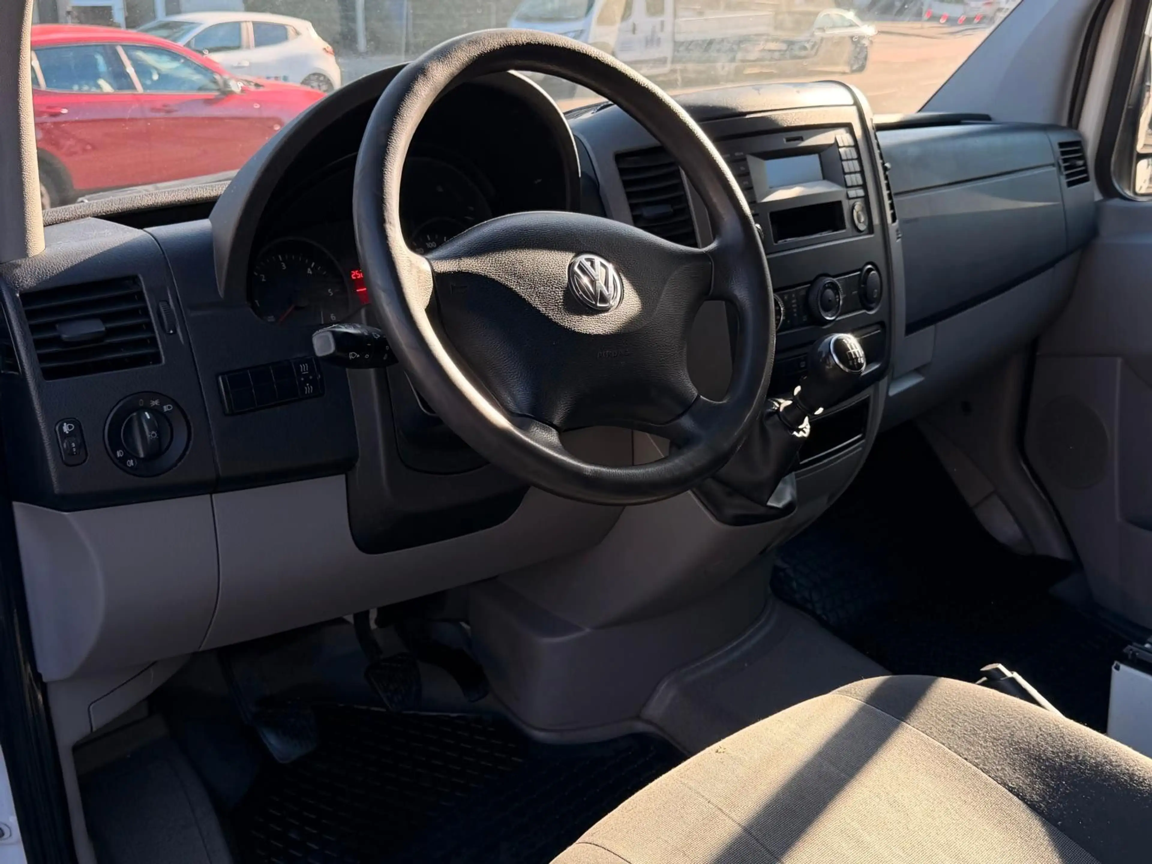 Volkswagen Crafter 6-sitzer 35 L3H2 lang rollstuhl klima — photo 10