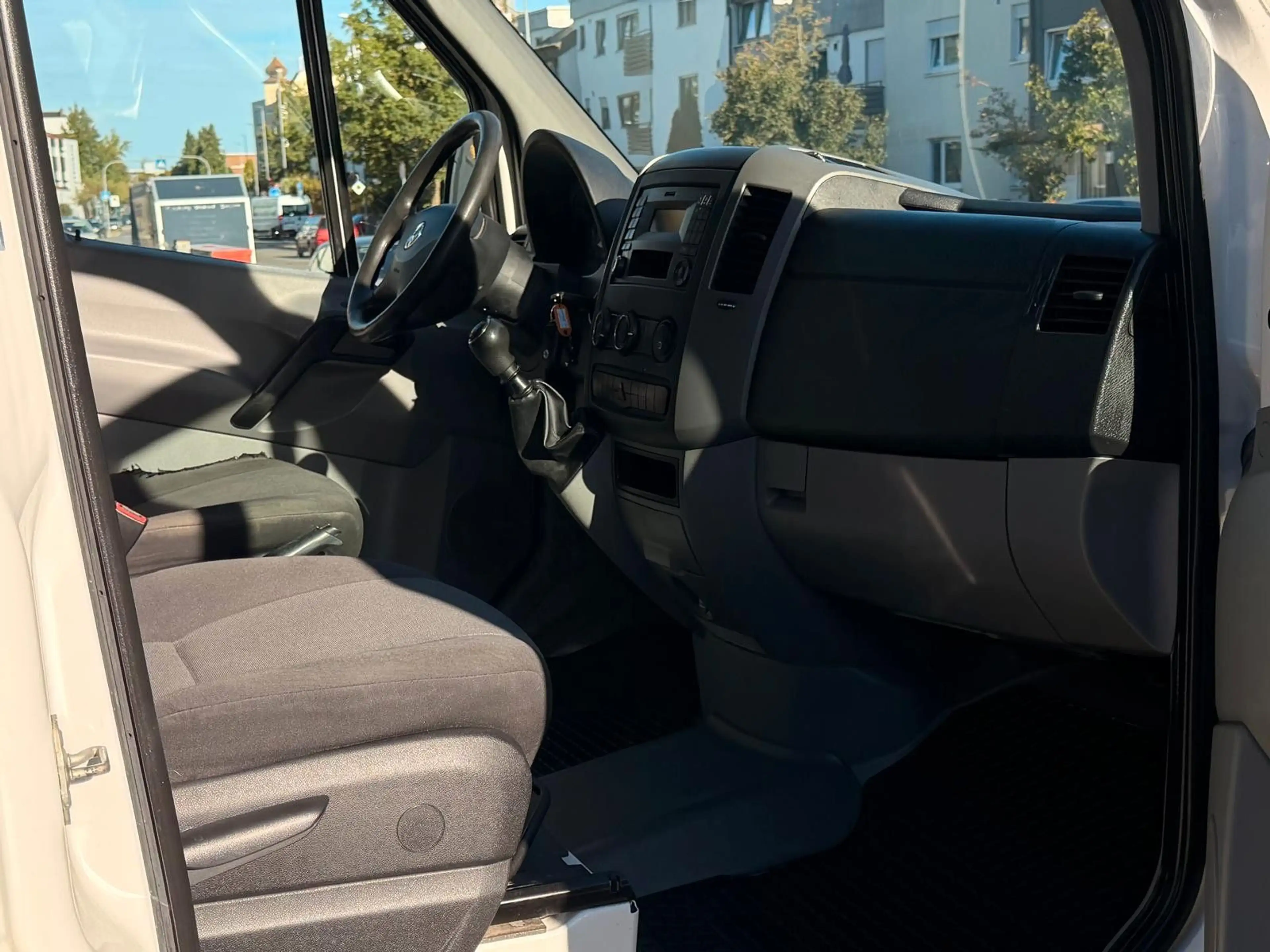 Volkswagen Crafter 6-sitzer 35 L3H2 lang rollstuhl klima — photo 14