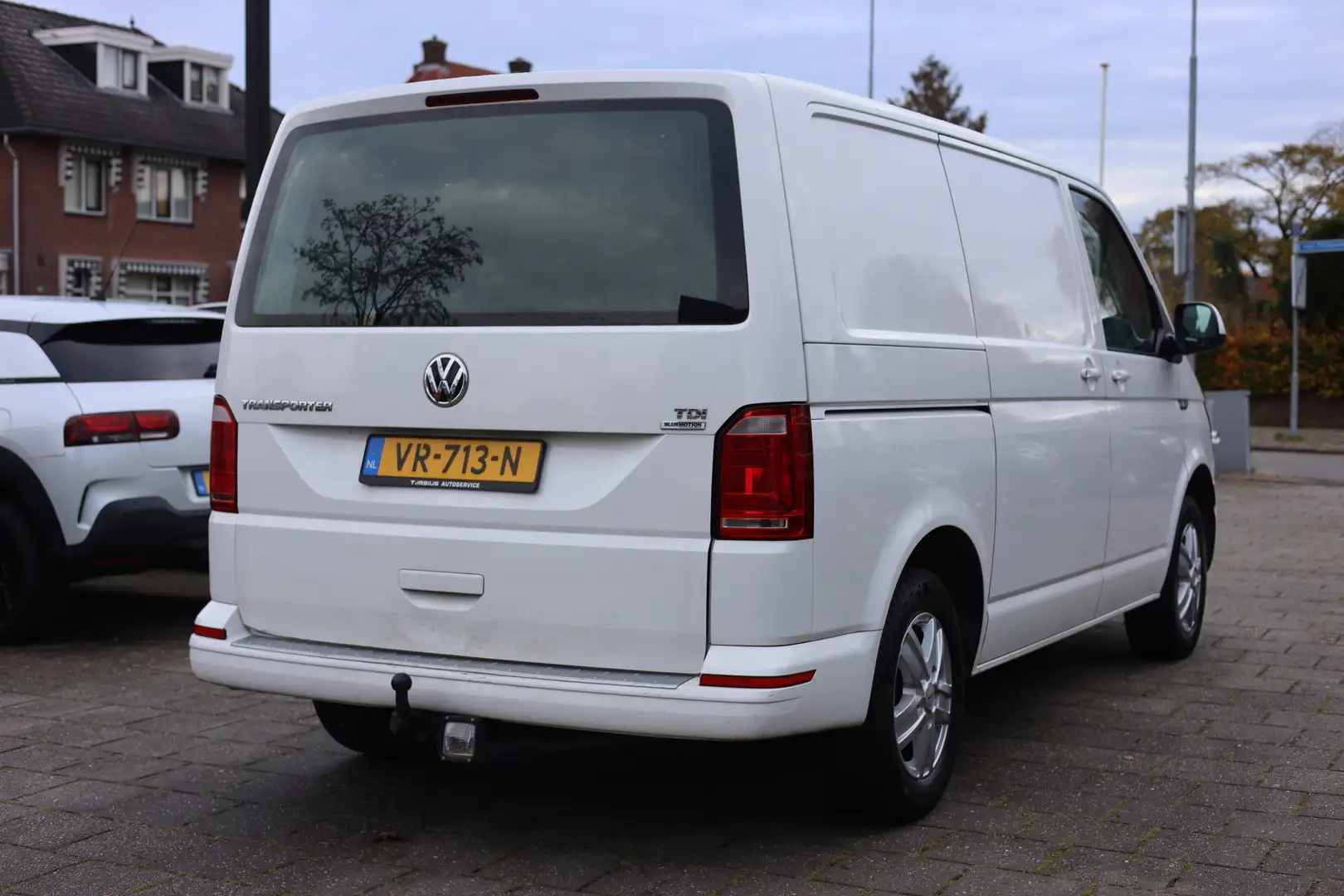 Volkswagen T6 Transporter 2.0 TDI L1H1 AIRCO | NAVI | CARPLAY | TREKHAAK Wit - 2
