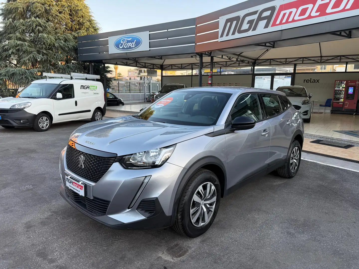 Peugeot 2008 1.2 puretech Active Pack s&s 100cv Gris - 1