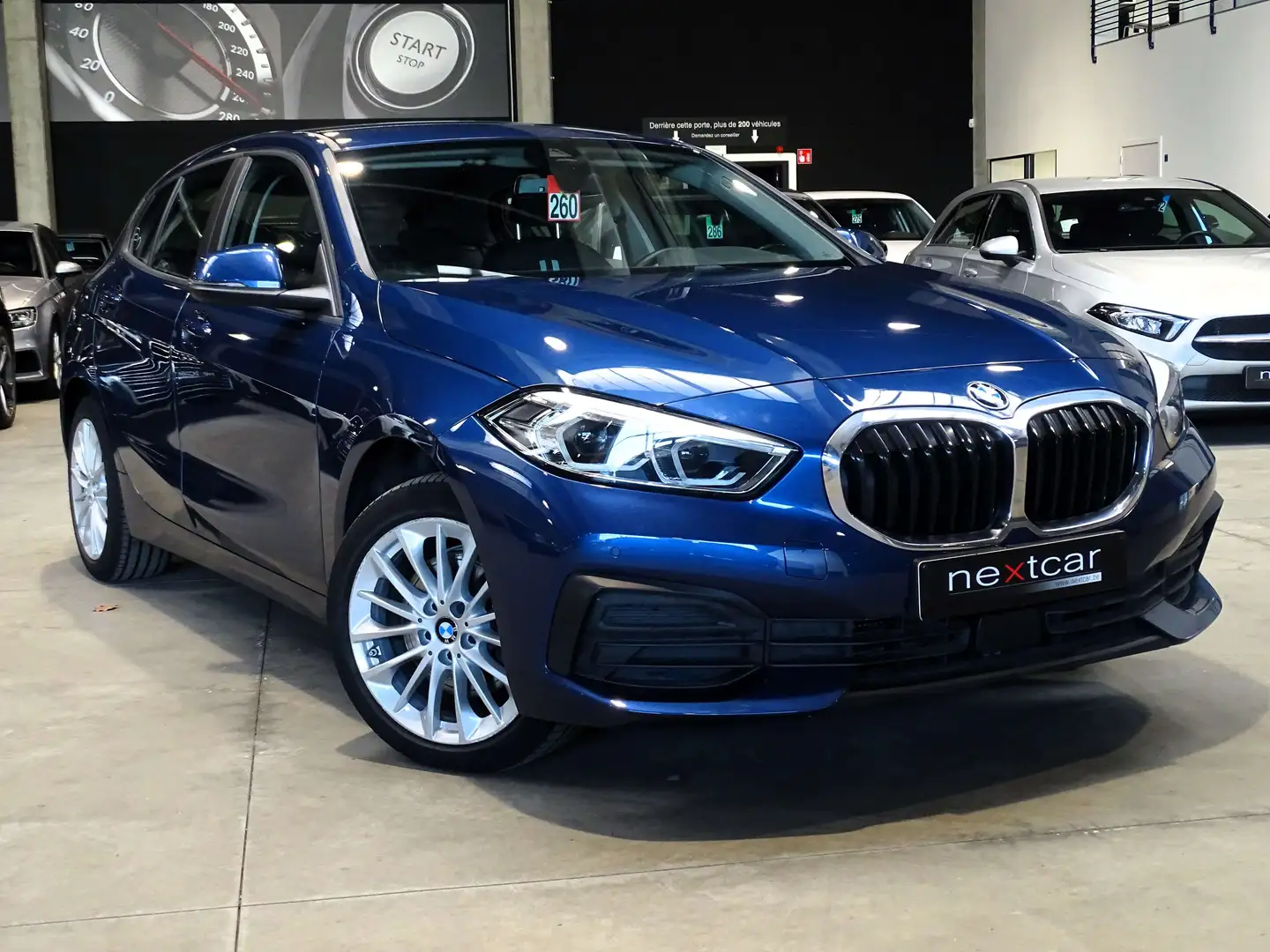 BMW 118 iA Hatch Sportline *FULL LED-NAVI-DIGITAL-PARKING* Bleu - 2