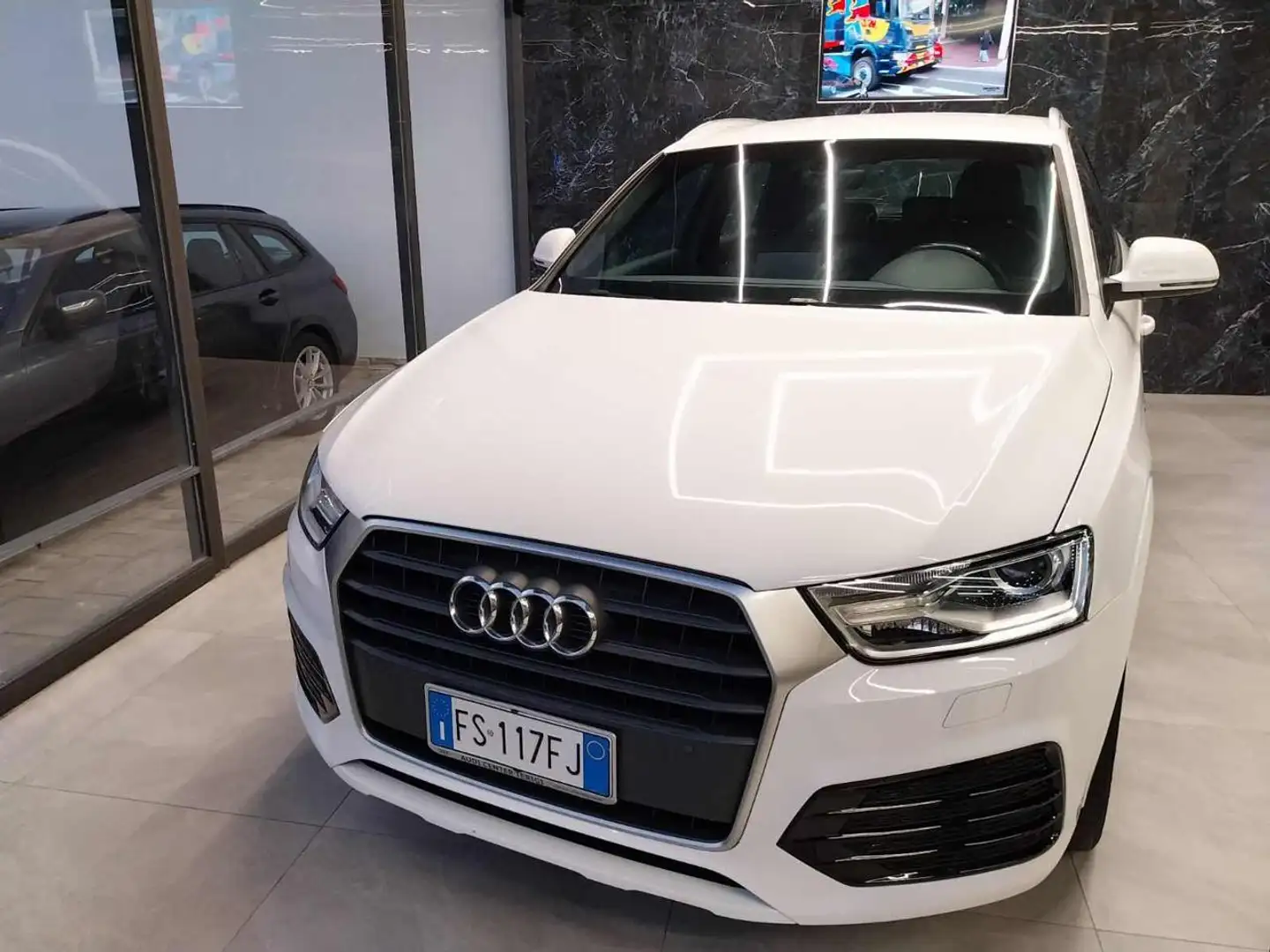 Audi Q3 2.0 TDI 120 CV quattro S tronic S line Edition Bianco - 2