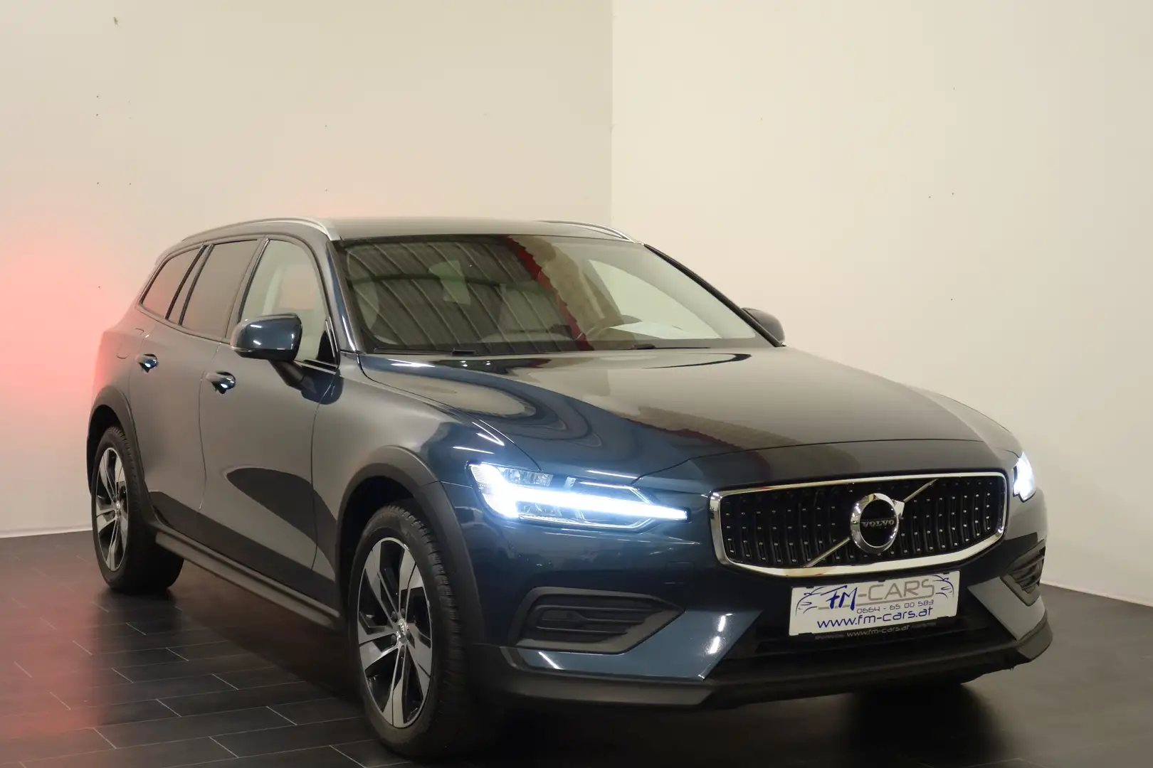 Volvo V60 Cross Country B4 AWD Geartronic *Leder*Navi*Kamera*LED*AHV*TOP* Blau - 2