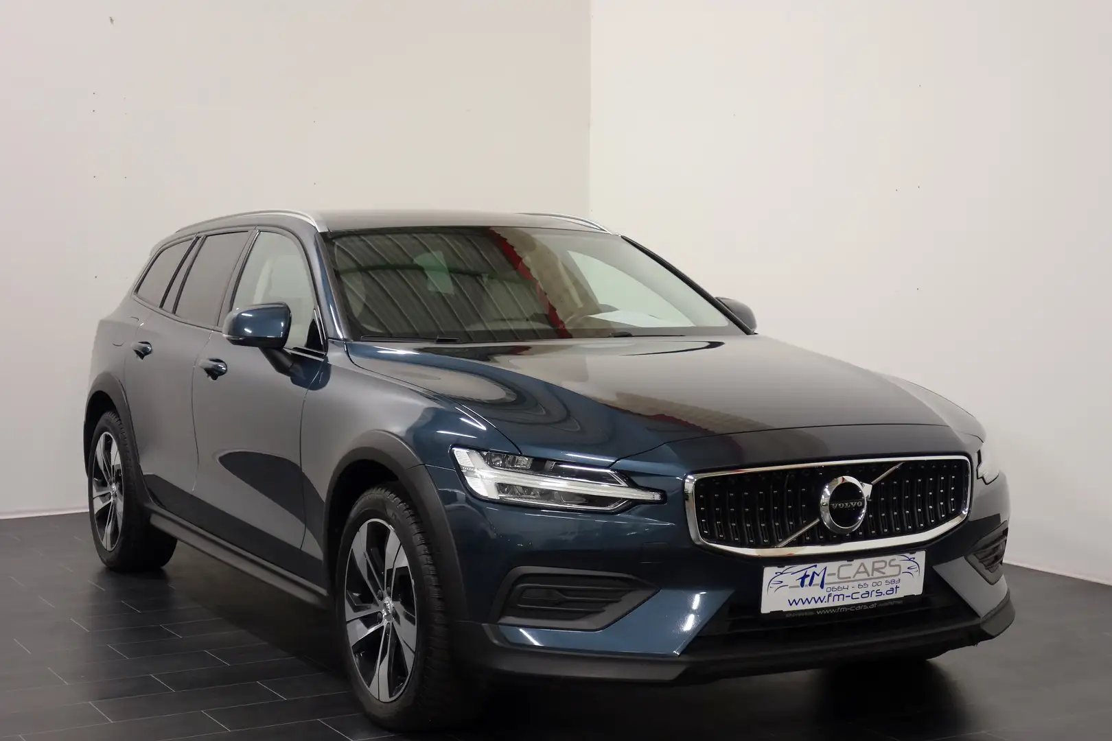 Volvo V60 Cross Country B4 AWD Geartronic *Leder*Navi*Kamera*LED*AHV*TOP* Blau - 1