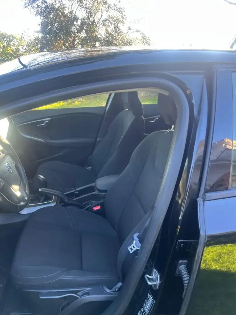 Volvo V40 Pequeño Manual de 5 Puertas Nero - 2