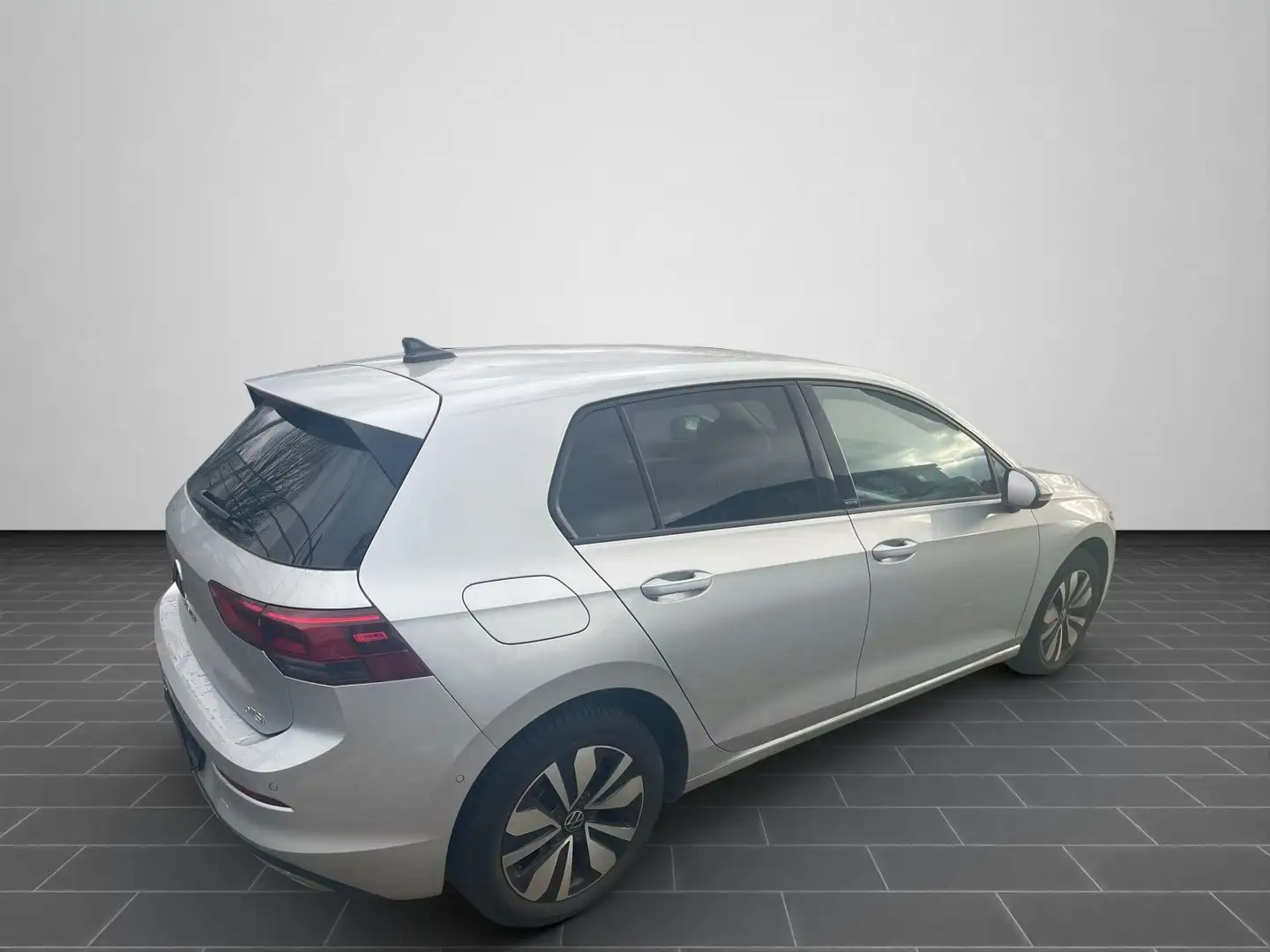 Volkswagen Golf VIII 1,0 TSI DSG IQ DRIVE Paket/LED/NAVI/Si Silber - 2