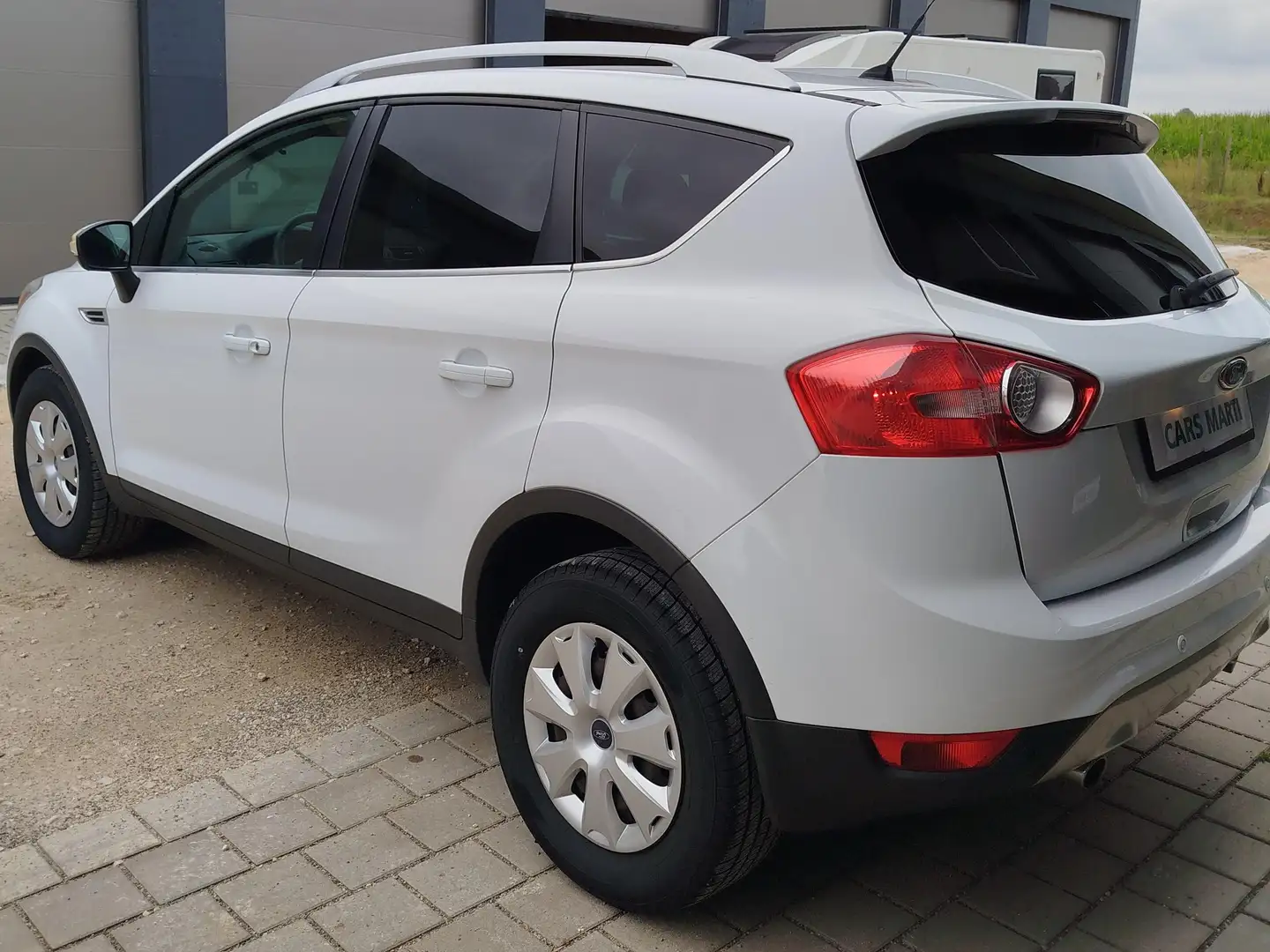 Ford Kuga Kuga Diesel 2.0 TDCi 2x4 Titanium Weiß - 2