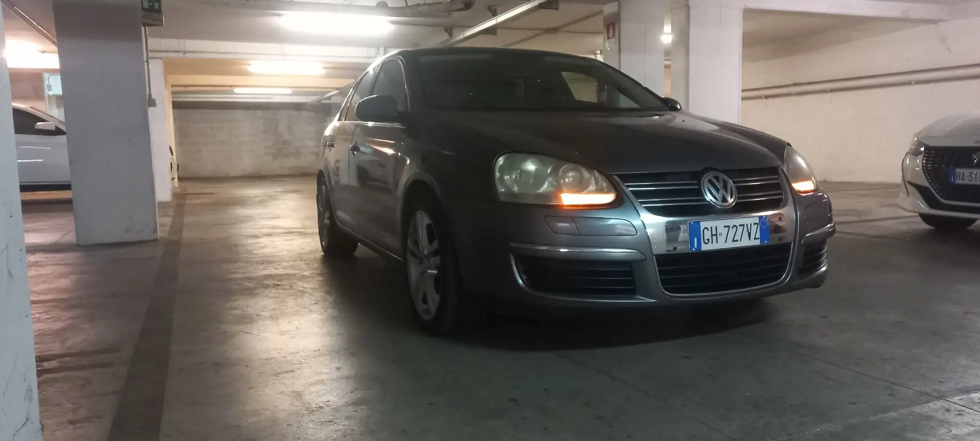 Volkswagen Jetta 2.0 tdi Sportline - 2