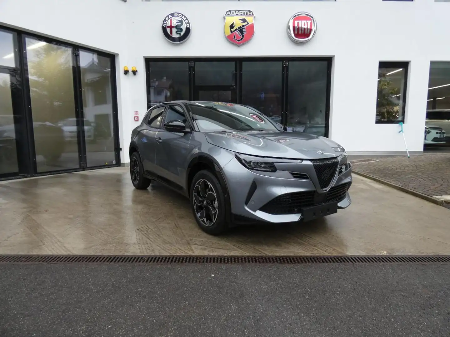 Alfa Romeo Junior 1.2 Q4 145CV Hybrid eDCT6 Speciale Argento - 1