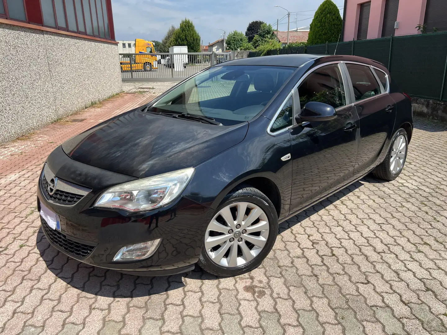Opel Astra 5p 1.4 Cosmo 100cv Euro5. Nero - 1