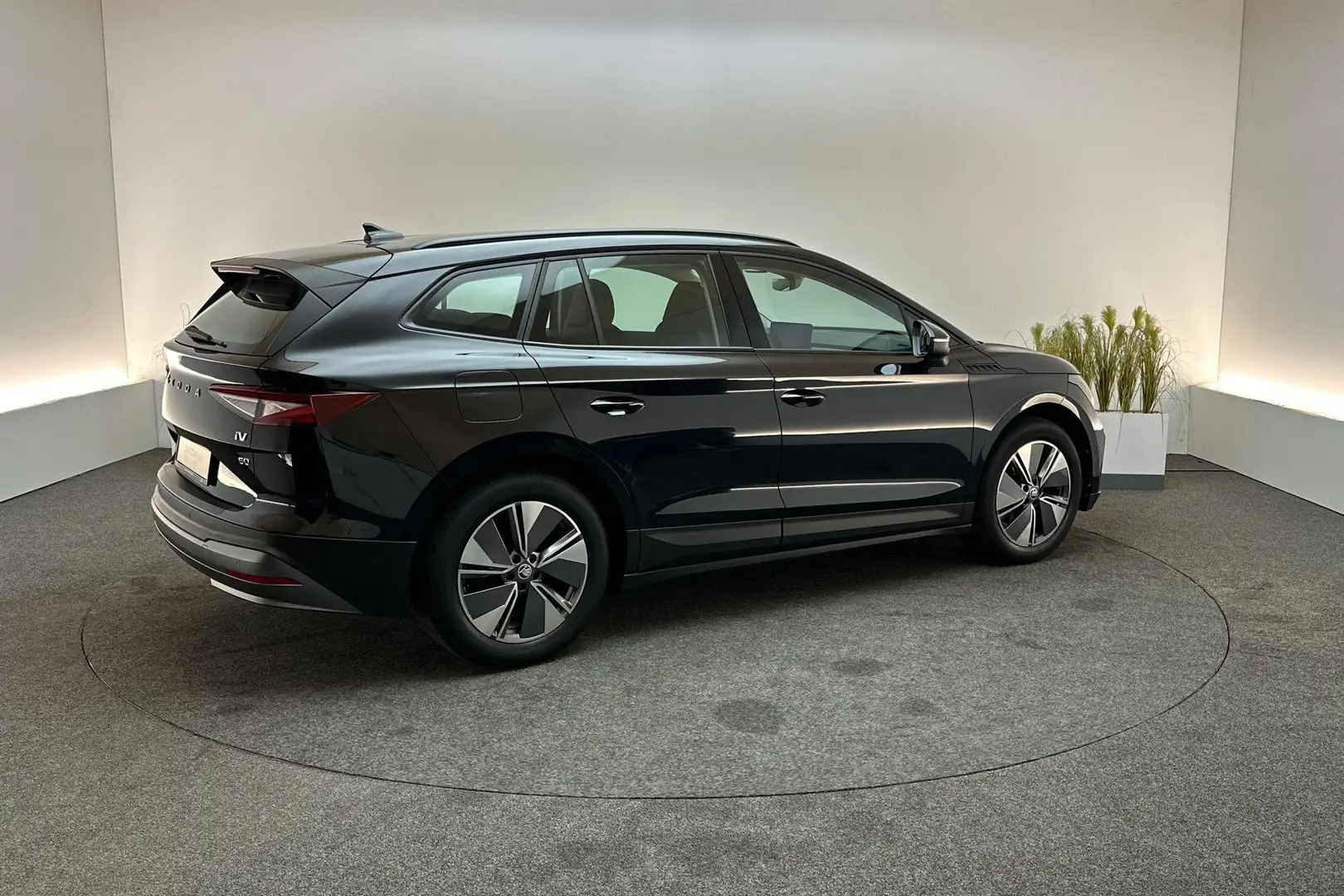 Skoda Enyaq 60 180pk | Parkeersensoren V+A, Achteruitrijcamera Zwart - 2