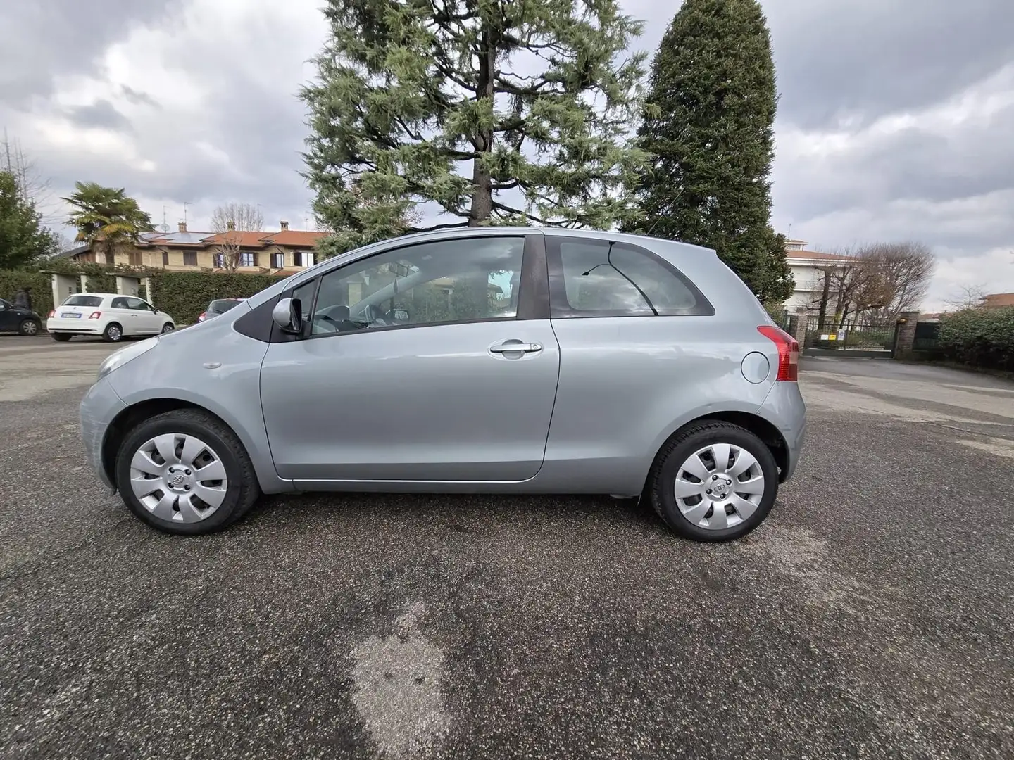 Toyota Yaris 3p 1.0 Sol c/CL - 2