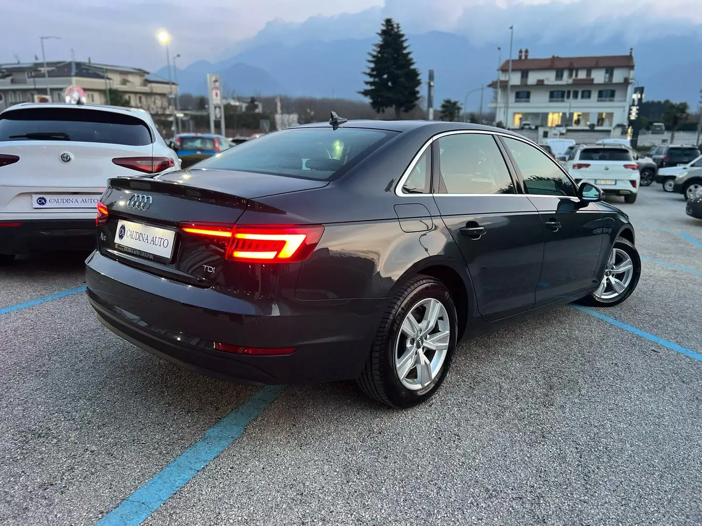 Audi A4 A4 30 2.0 tdi Sport 122cv s-tronic Gris - 2
