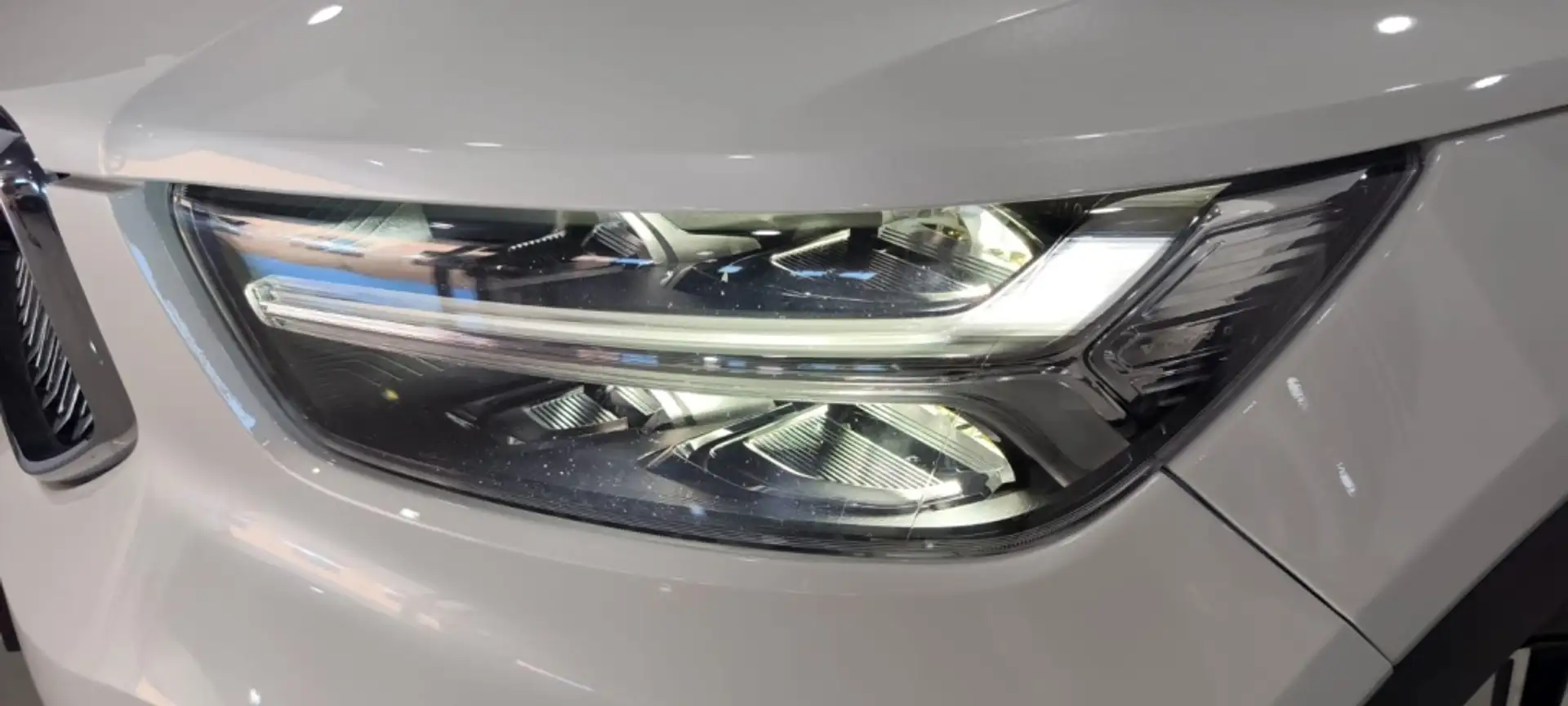Volvo XC40 T5 Recharge R-Design Aut. Blanco - 2