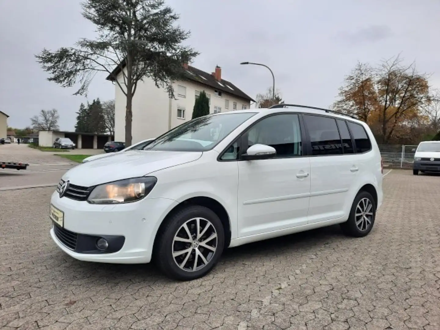Volkswagen Touran Comfortline Climatronic Sitzheiz Tempomat Klima Weiß - 2