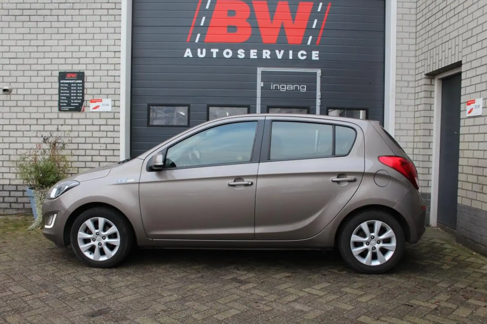 Hyundai i20 1.2i i-Deal Bruin - 2