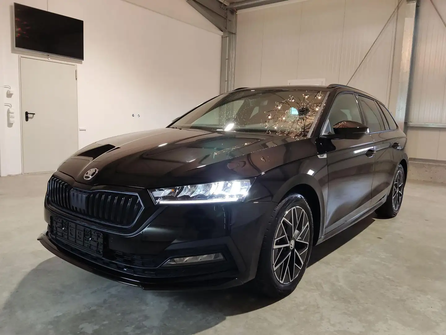Skoda Octavia Combi 1.5 e-TEC MHEV 150 PS SportLine DSG Garan... Schwarz - 1