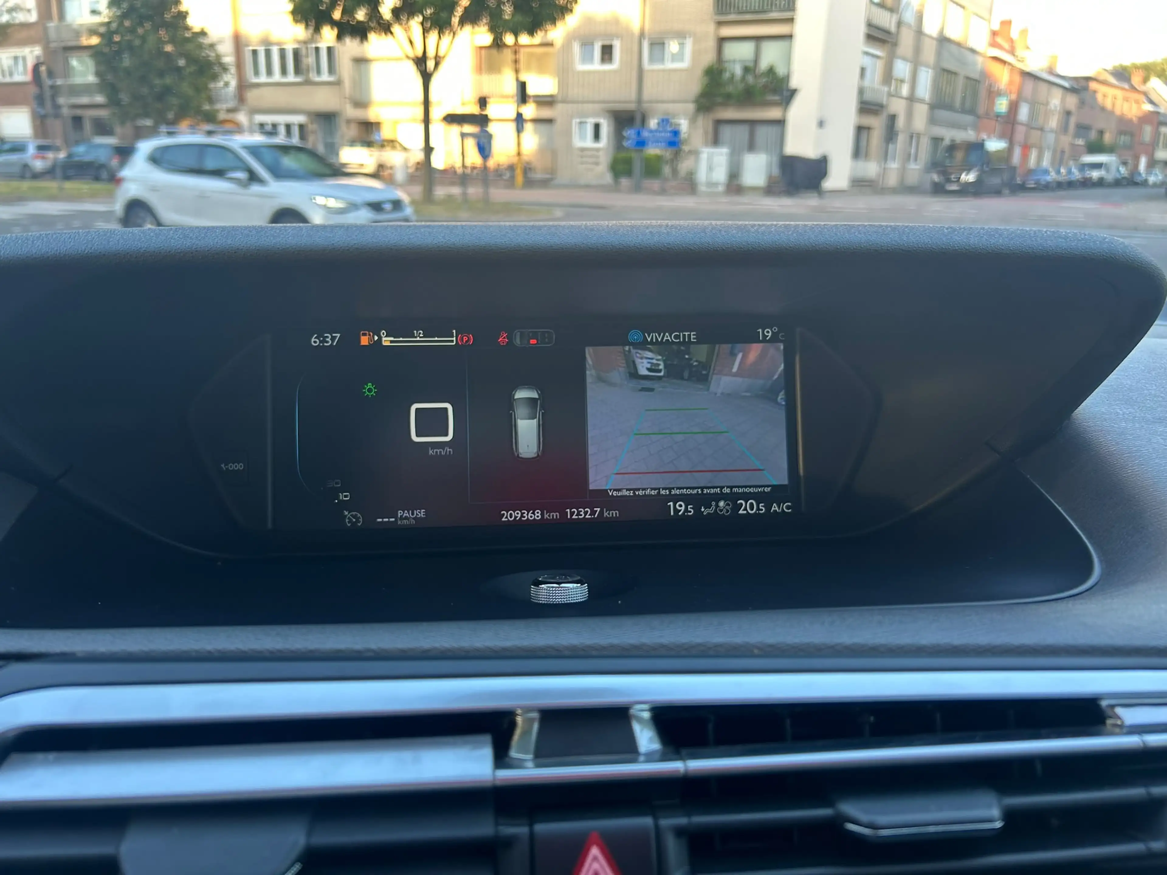 Citroen Grand C4 Picasso 1.6HDi Exclusives SIÈGES MASSANTS,CLIM,GPS,CAMÉRA,RADARS… — photo 12
