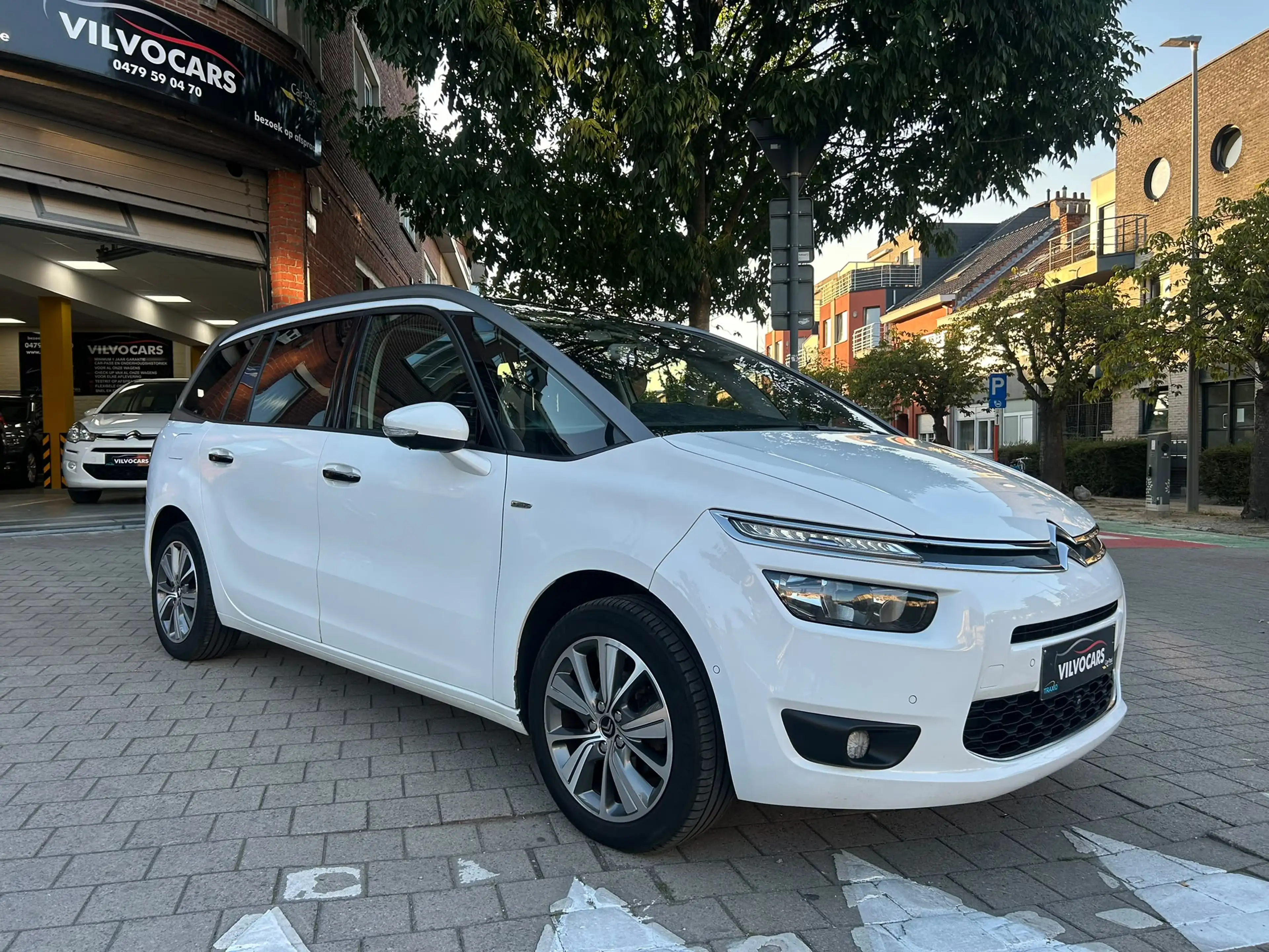 Citroen Grand C4 Picasso 1.6HDi Exclusives SIÈGES MASSANTS,CLIM,GPS,CAMÉRA,RADARS… — photo 2