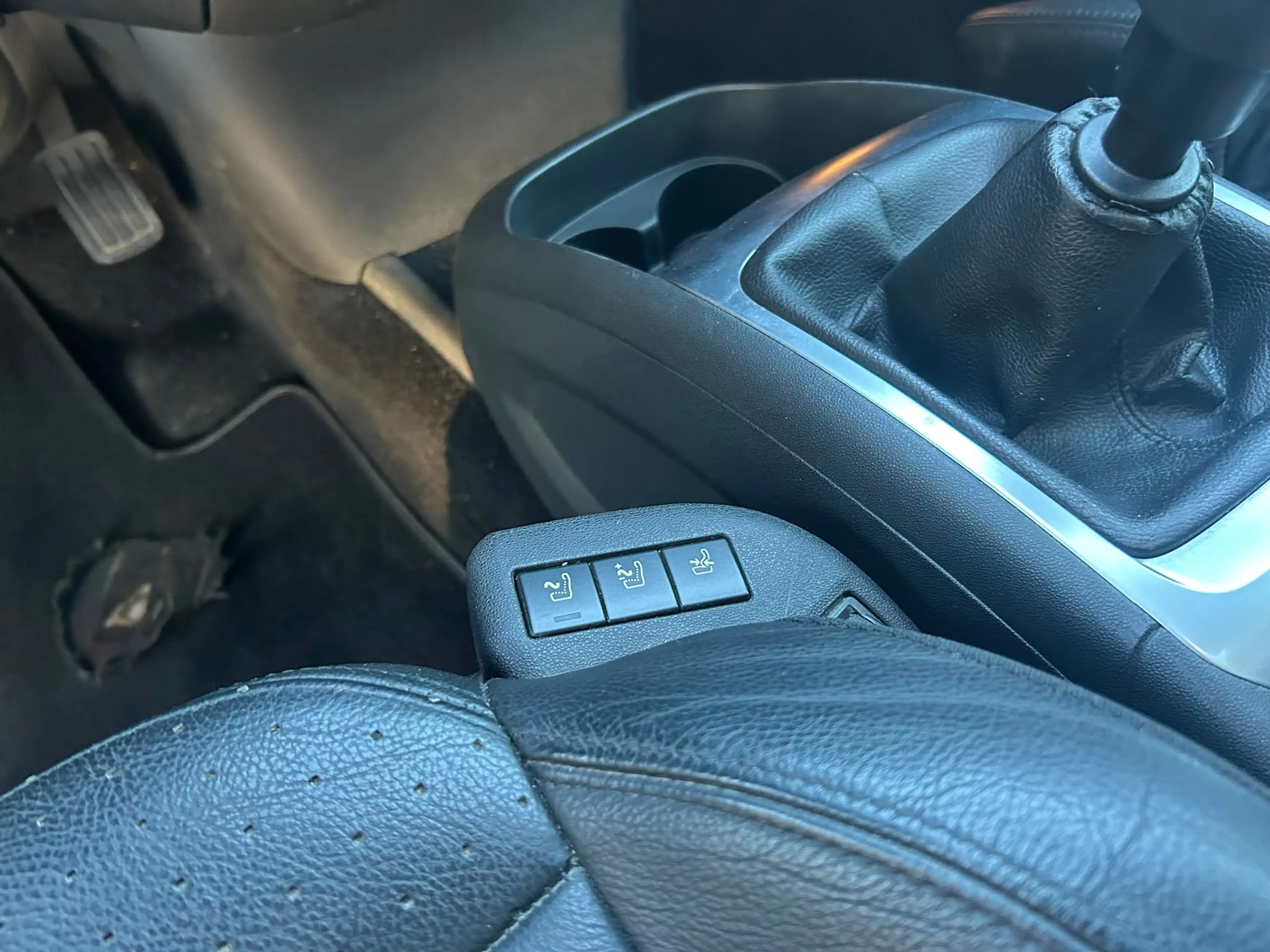 Citroen Grand C4 Picasso 1.6HDi Exclusives SIÈGES MASSANTS,CLIM,GPS,CAMÉRA,RADARS… — photo 7