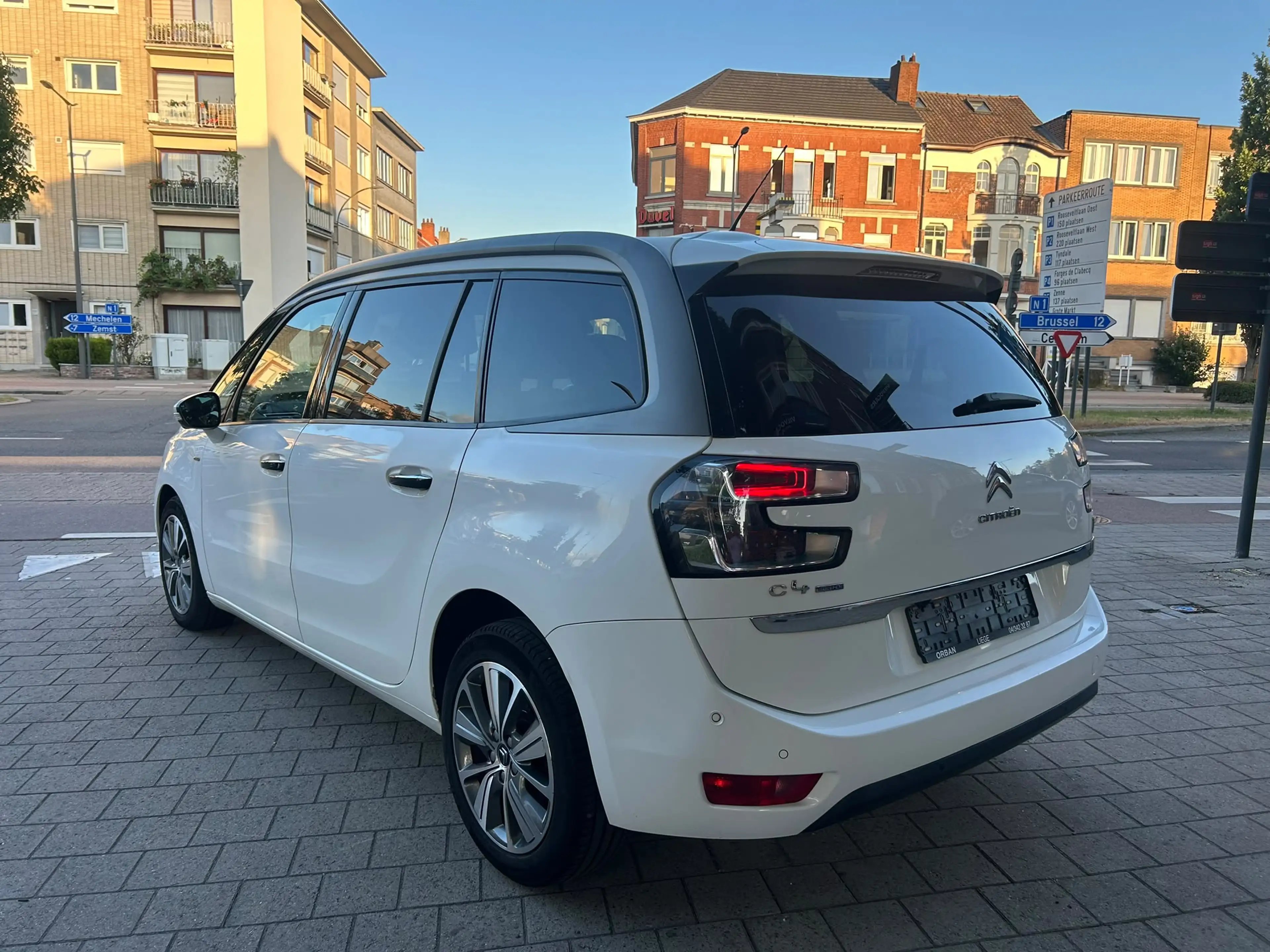 Citroen Grand C4 Picasso 1.6HDi Exclusives SIÈGES MASSANTS,CLIM,GPS,CAMÉRA,RADARS… — photo 3