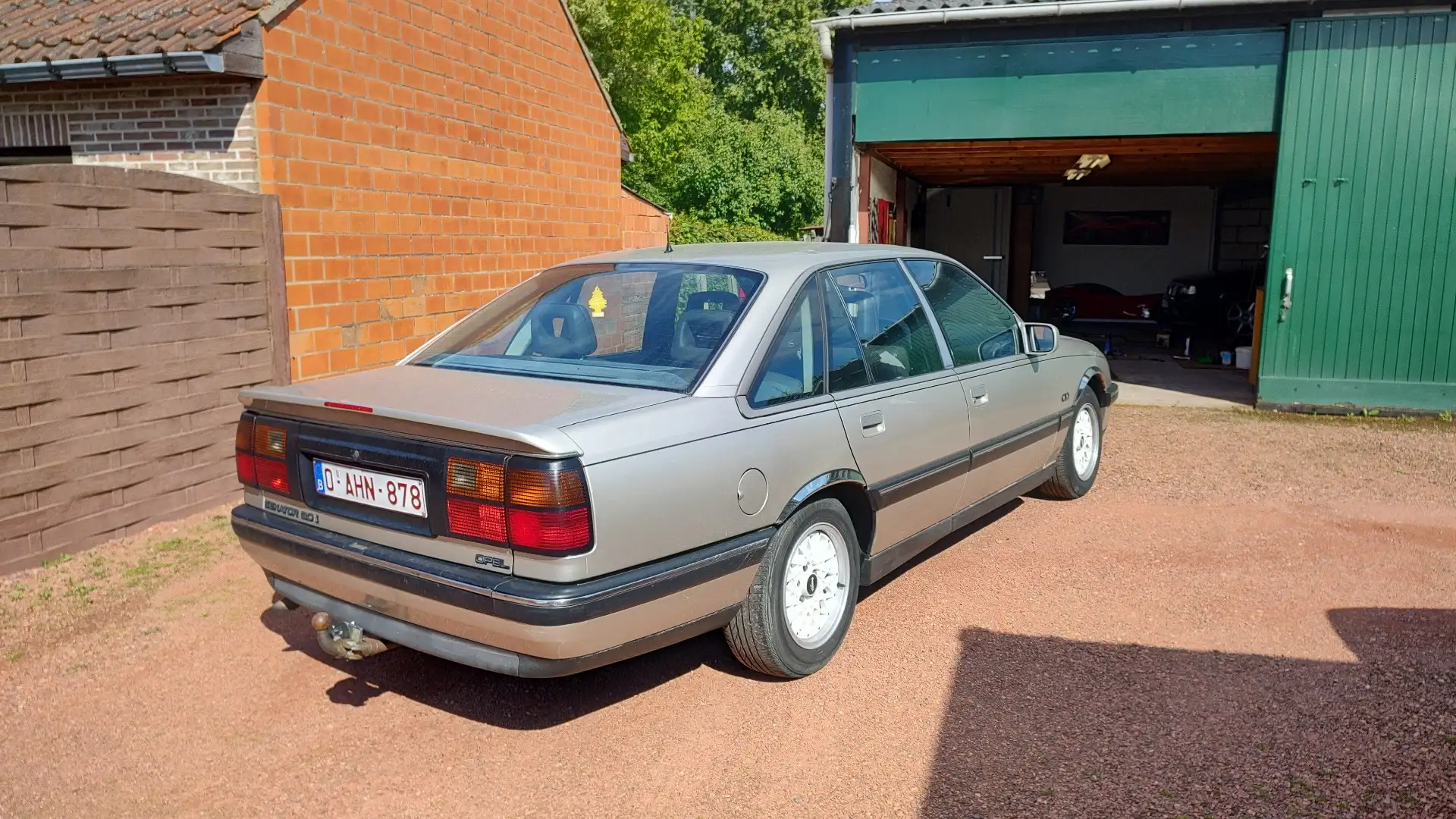Opel Senator 12 kleppen 3.0 Beige - 2