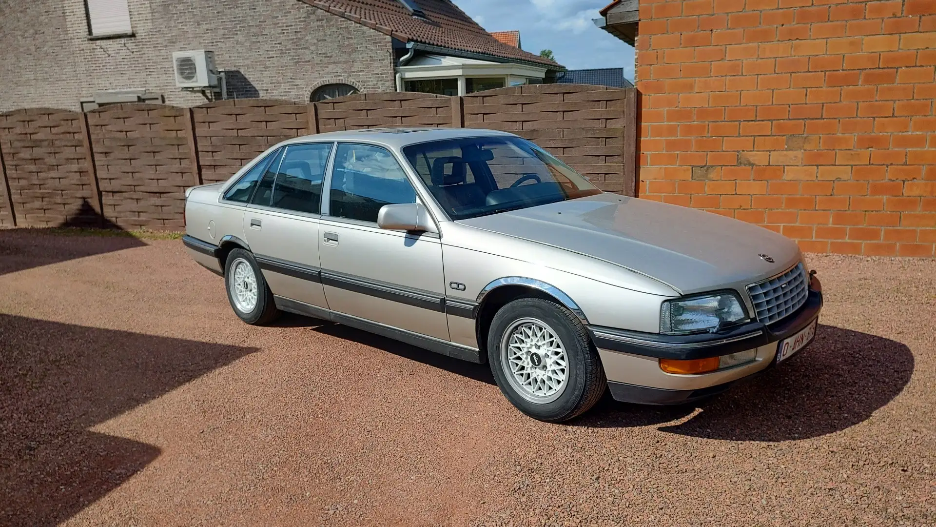 Opel Senator 12 kleppen 3.0 Beige - 1