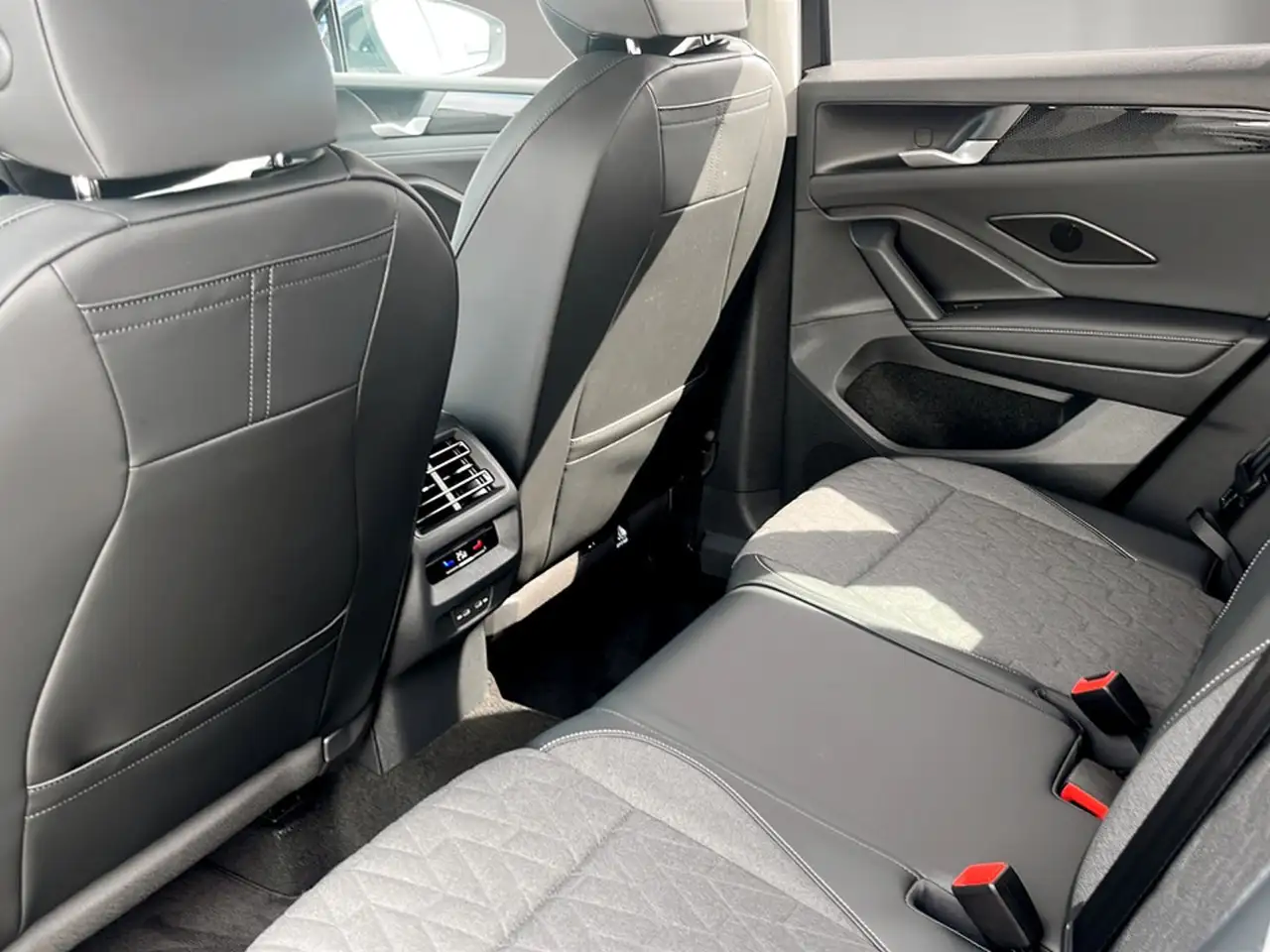 Volkswagen Tiguan Friends eTSI DSG, миниатюра 11