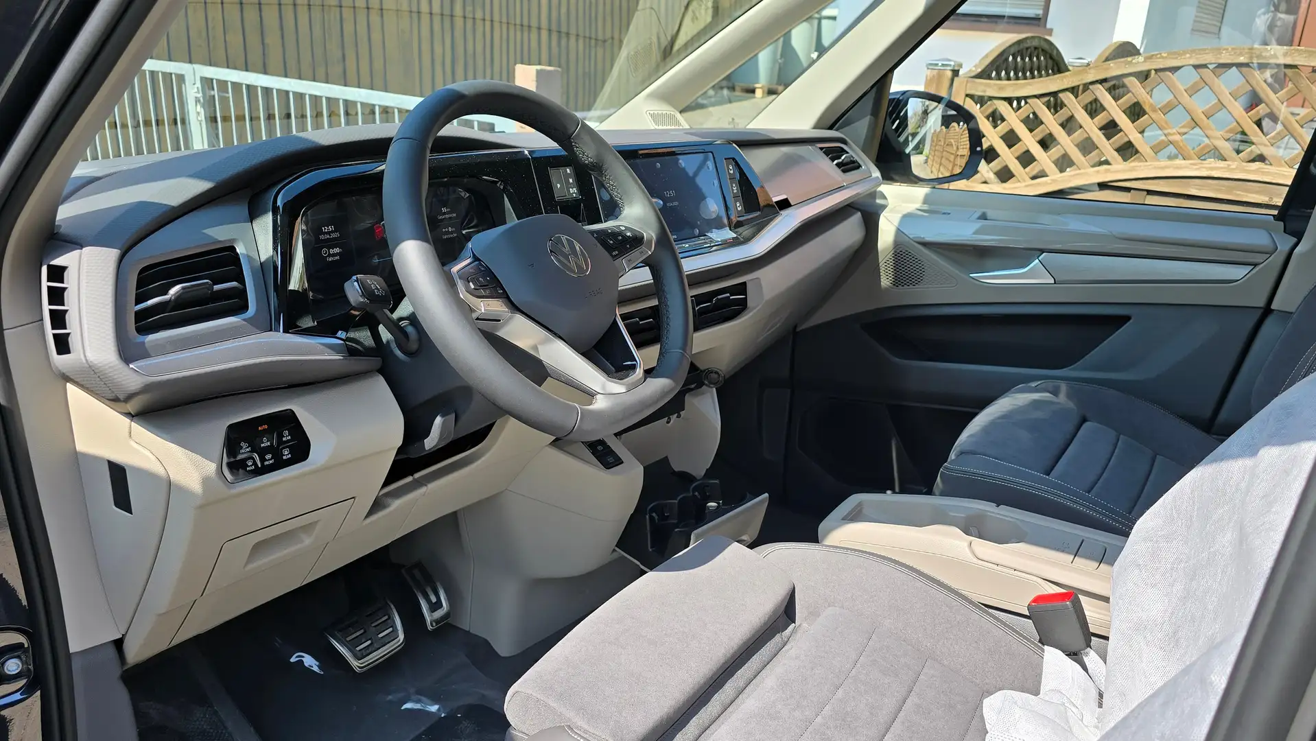 Volkswagen T7 Multivan e hybrid Allrad, VOLL! verschiedene Farben,7 Sitze Weiß - 2
