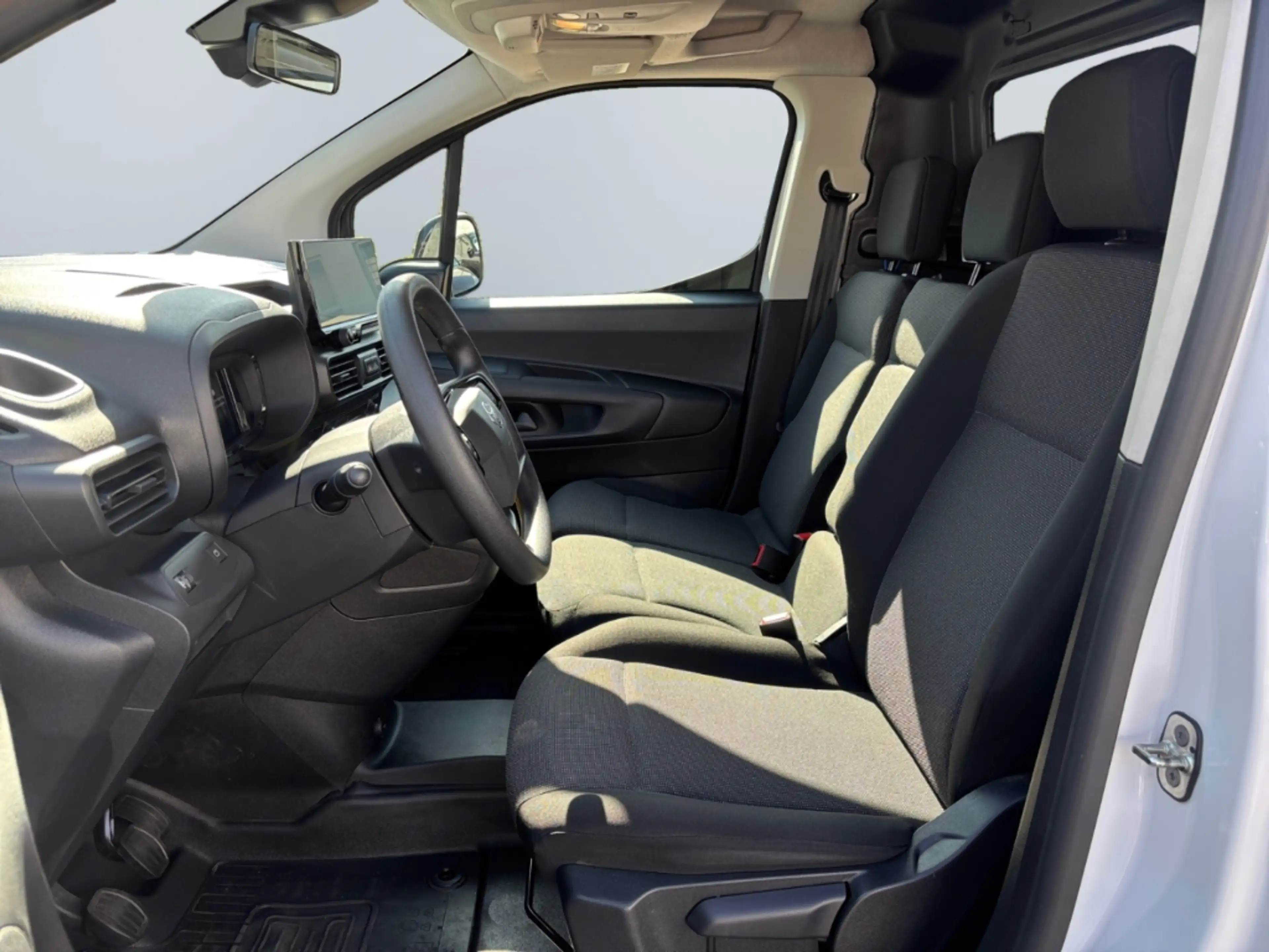 Toyota Proace City 1,2 l P, 110 PS 6MT 4 Türen, 3 Sitze M — photo 8
