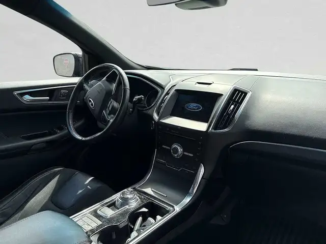 Ford Edge view 4