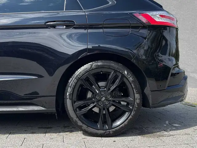 Ford Edge view 9