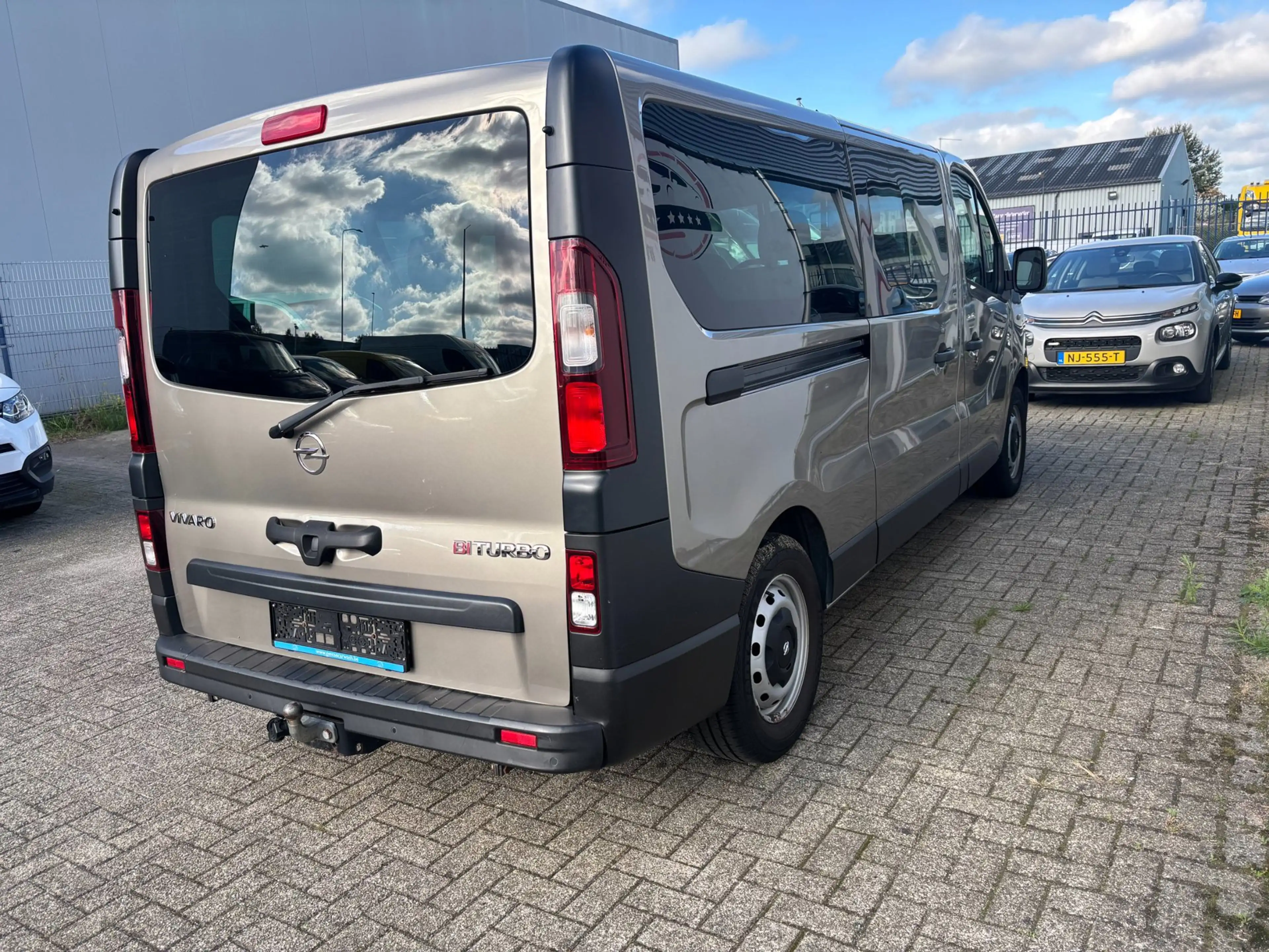 Opel Vivaro Combi 1.6 CDTI L2H1 BiTurbo ecoFLEX — photo 4