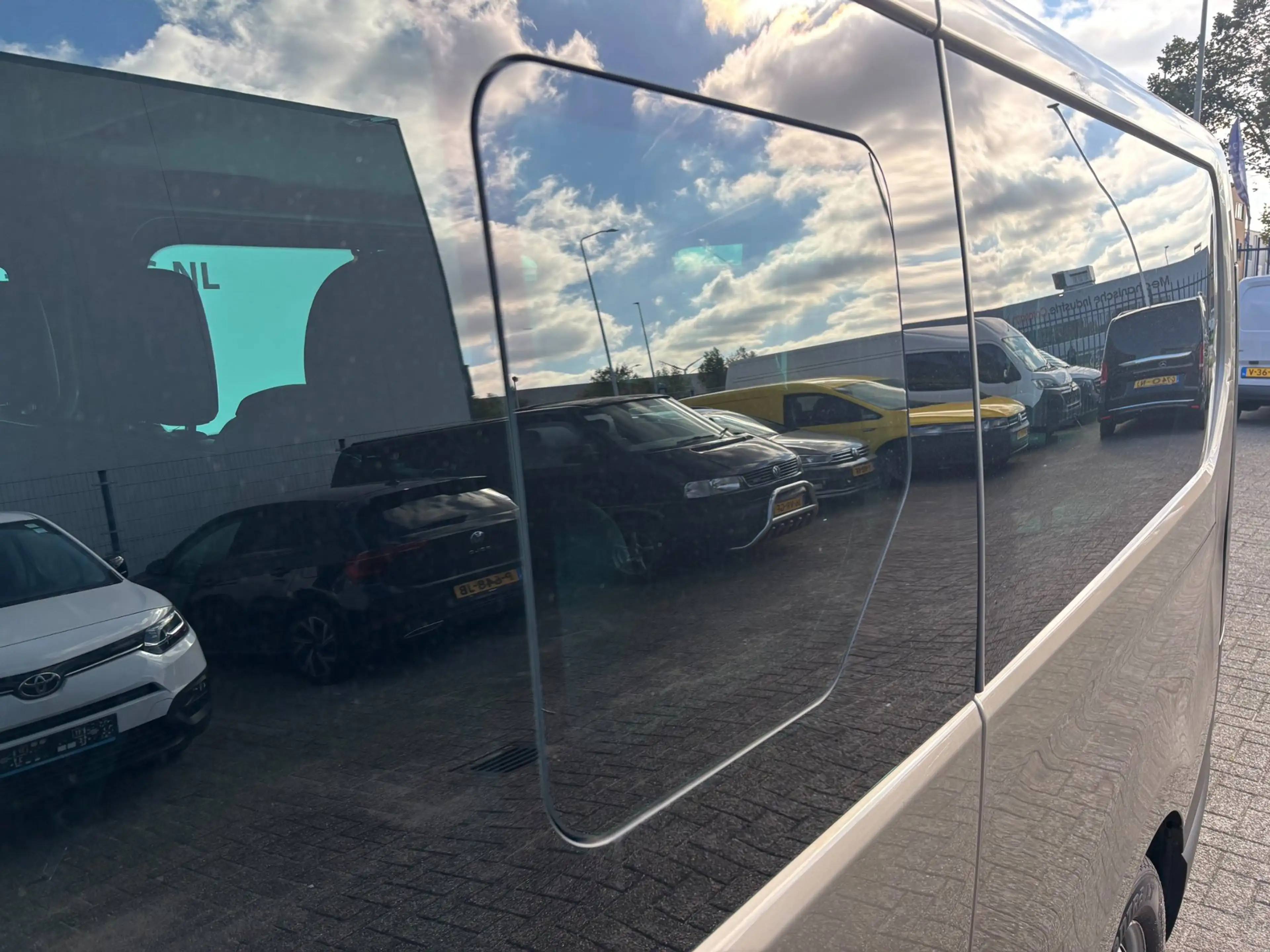 Opel Vivaro Combi 1.6 CDTI L2H1 BiTurbo ecoFLEX — photo 11