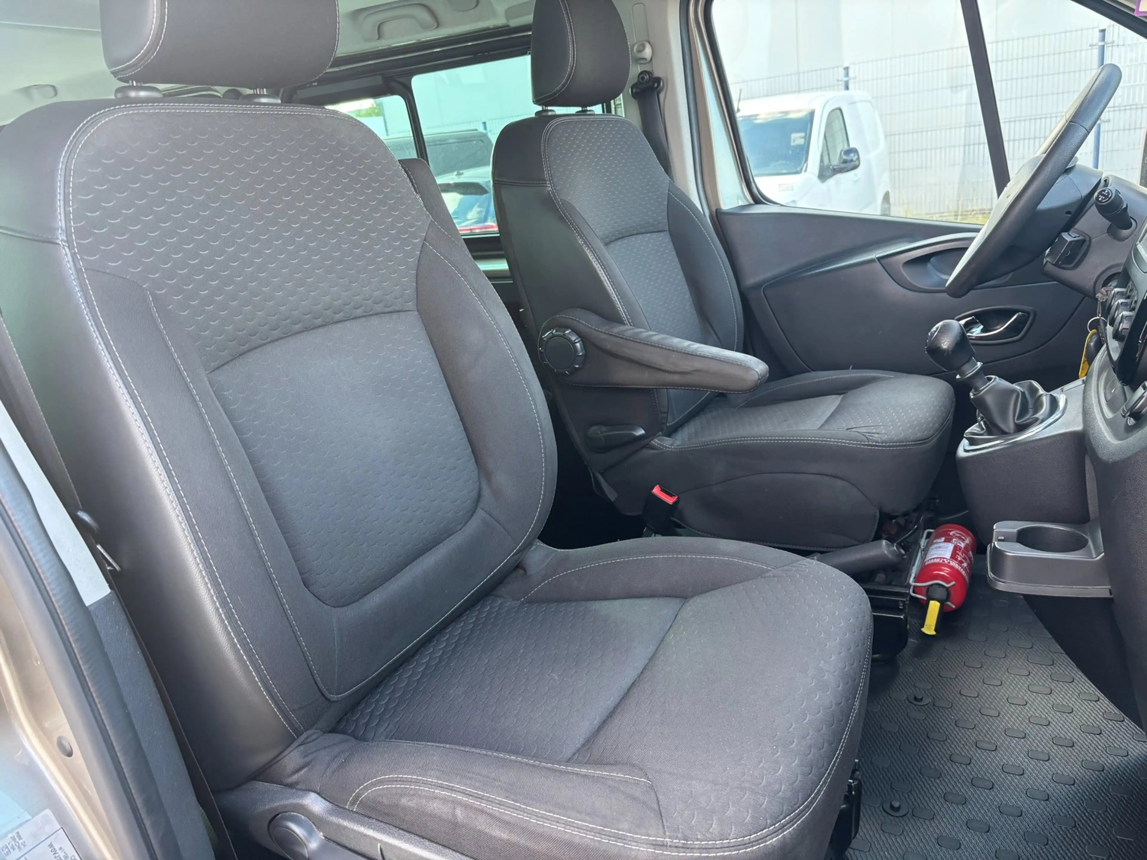 Opel Vivaro Combi 1.6 CDTI L2H1 BiTurbo ecoFLEX — photo 10