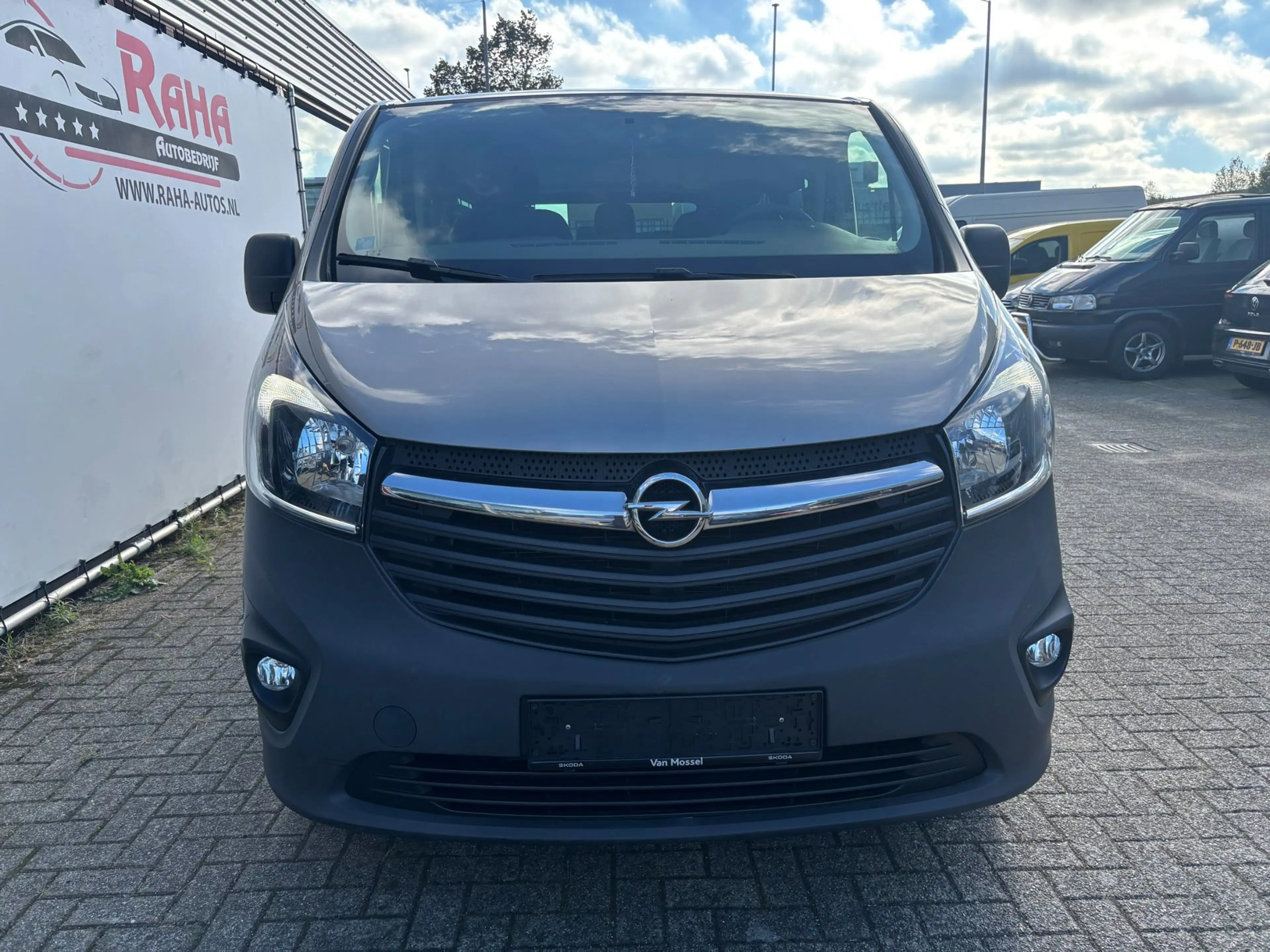 Opel Vivaro Combi 1.6 CDTI L2H1 BiTurbo ecoFLEX — photo 2