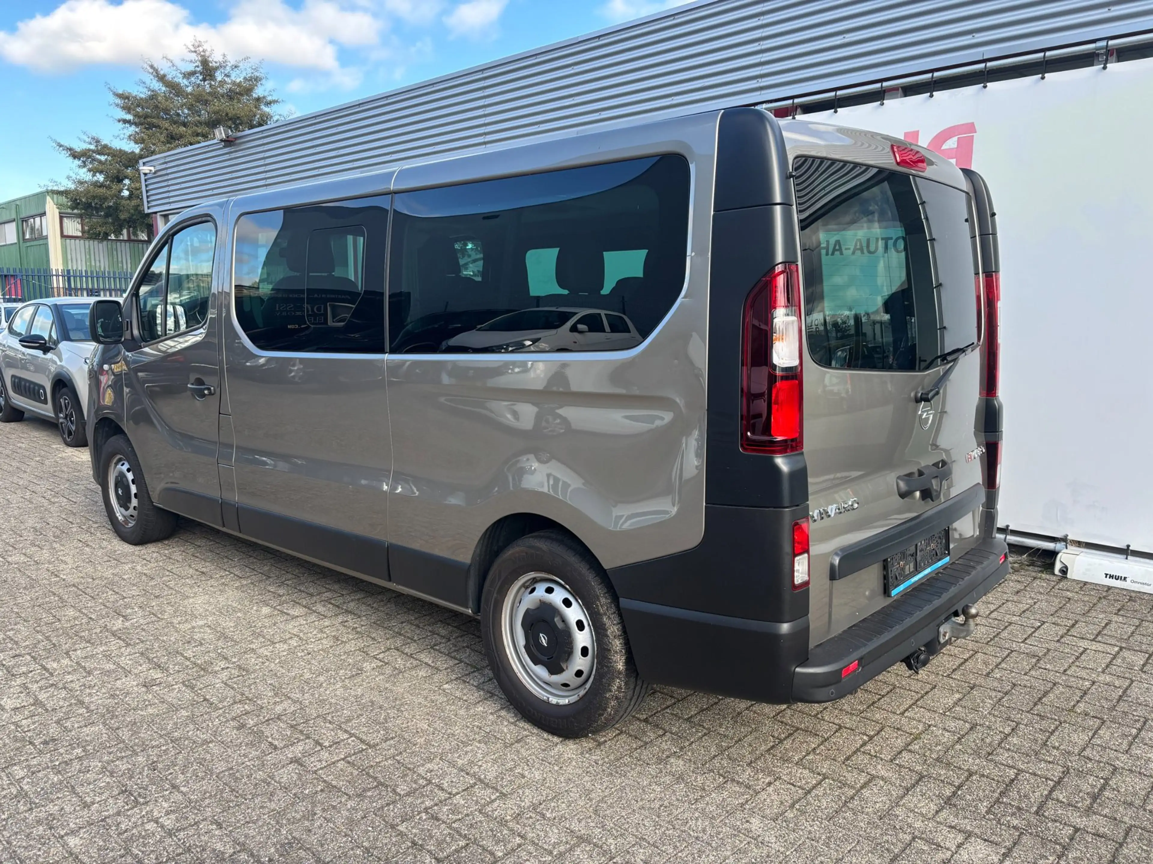 Opel Vivaro Combi 1.6 CDTI L2H1 BiTurbo ecoFLEX — photo 6